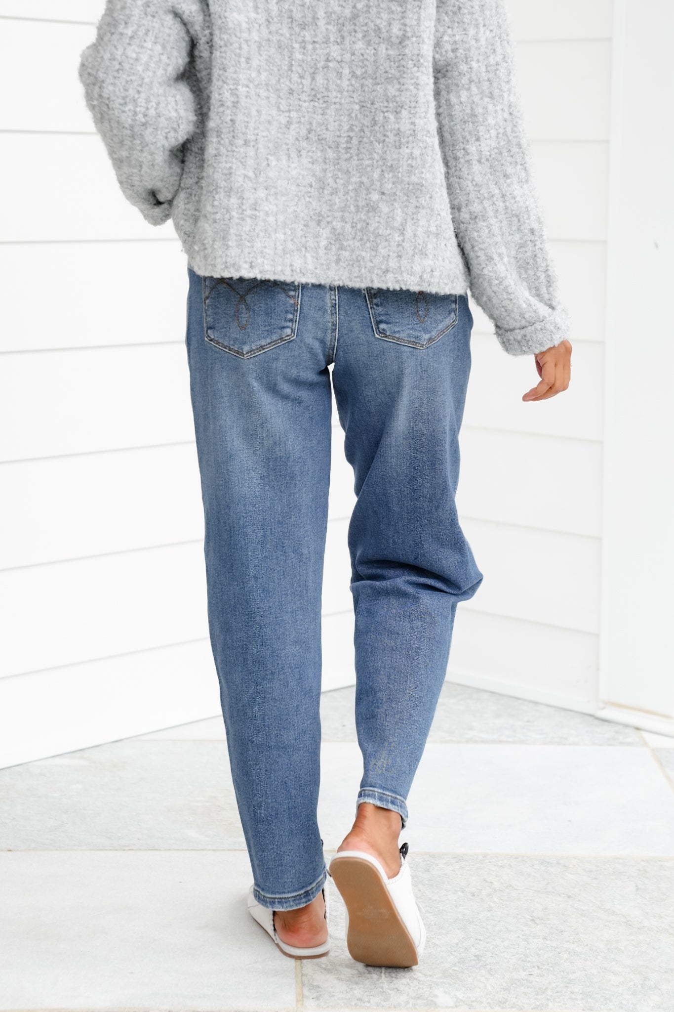 Judy Blue High Rise Medium Wash Soft Barrel Jeans with Square Pockets