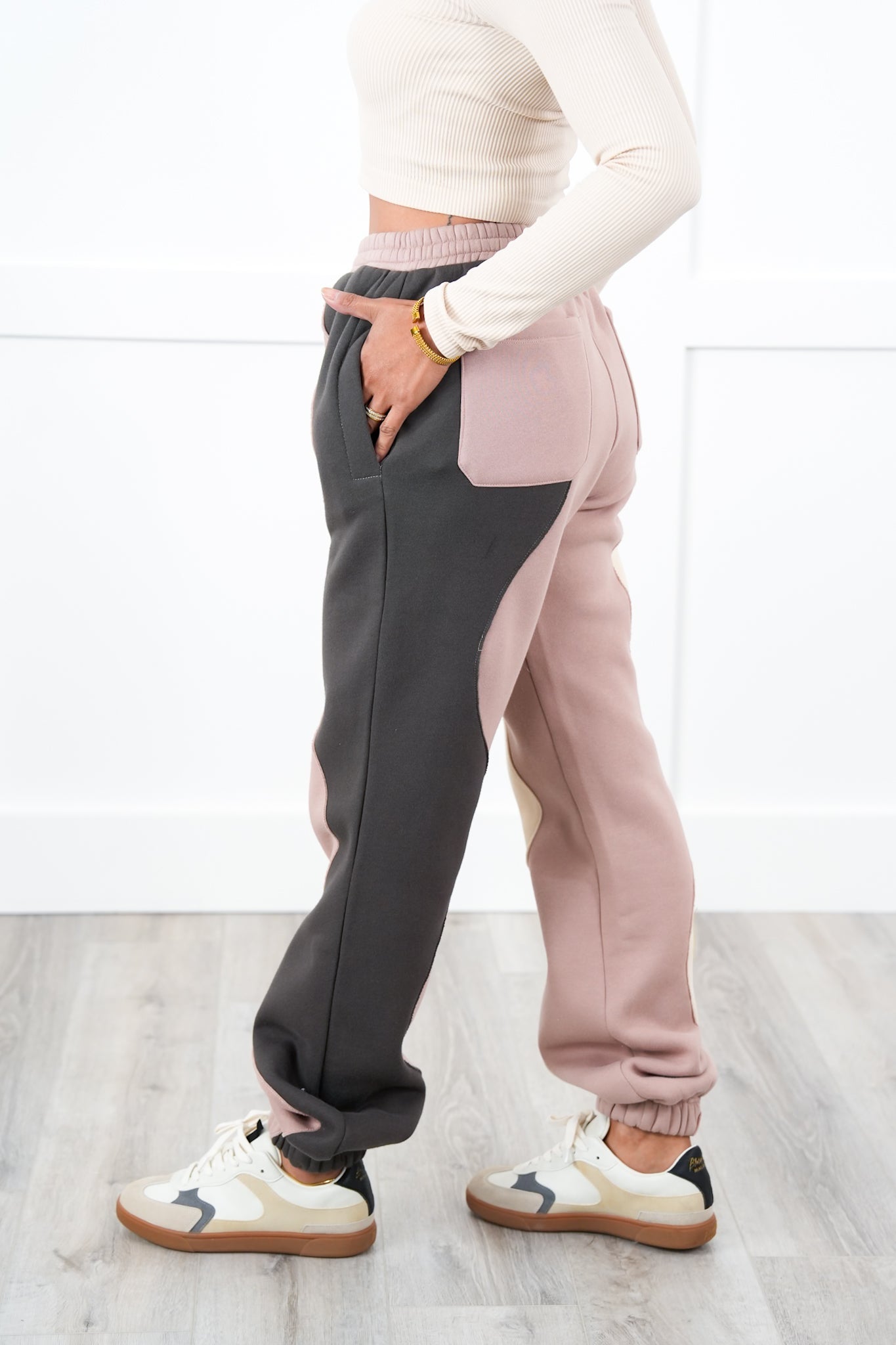 Plus/Reg Wavy Color Block Elastic Waist Sweatpants