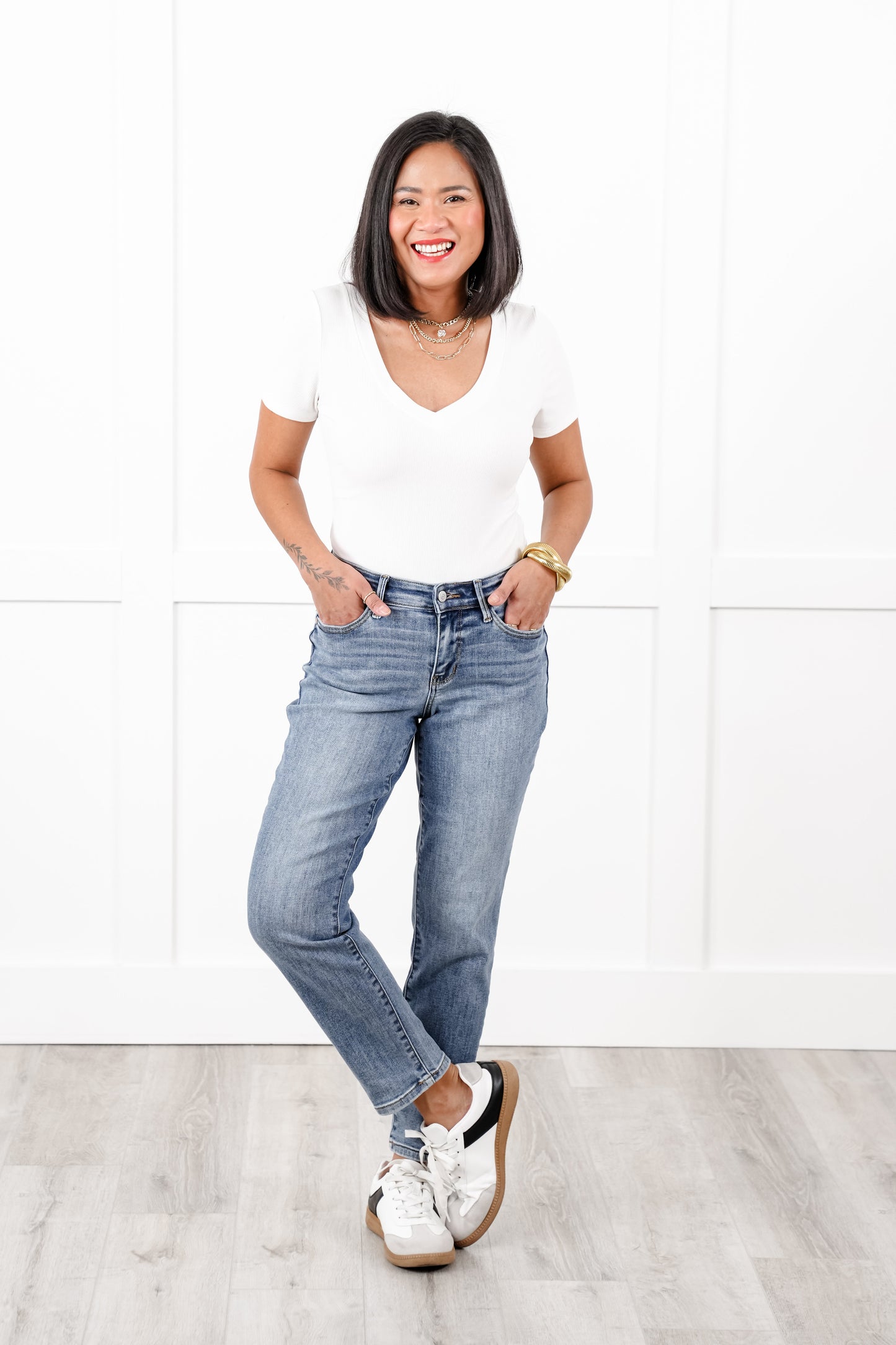Judy Blue Mid Rise Medium Vintage Wash Slim Fit Jeans with Cell Phone Pocket