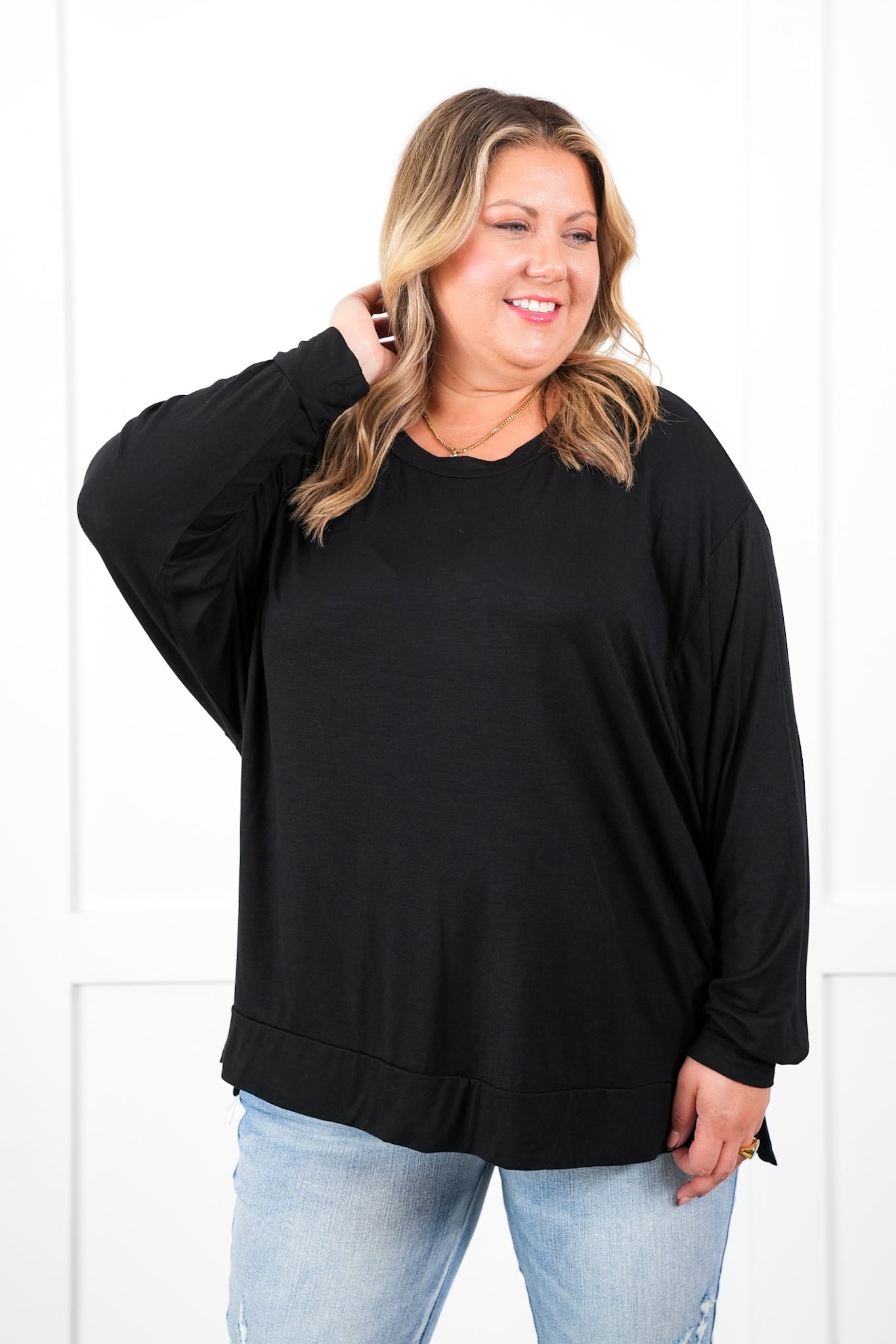 Plus/Reg Solid Long Sleeve Round Neck Knit Top