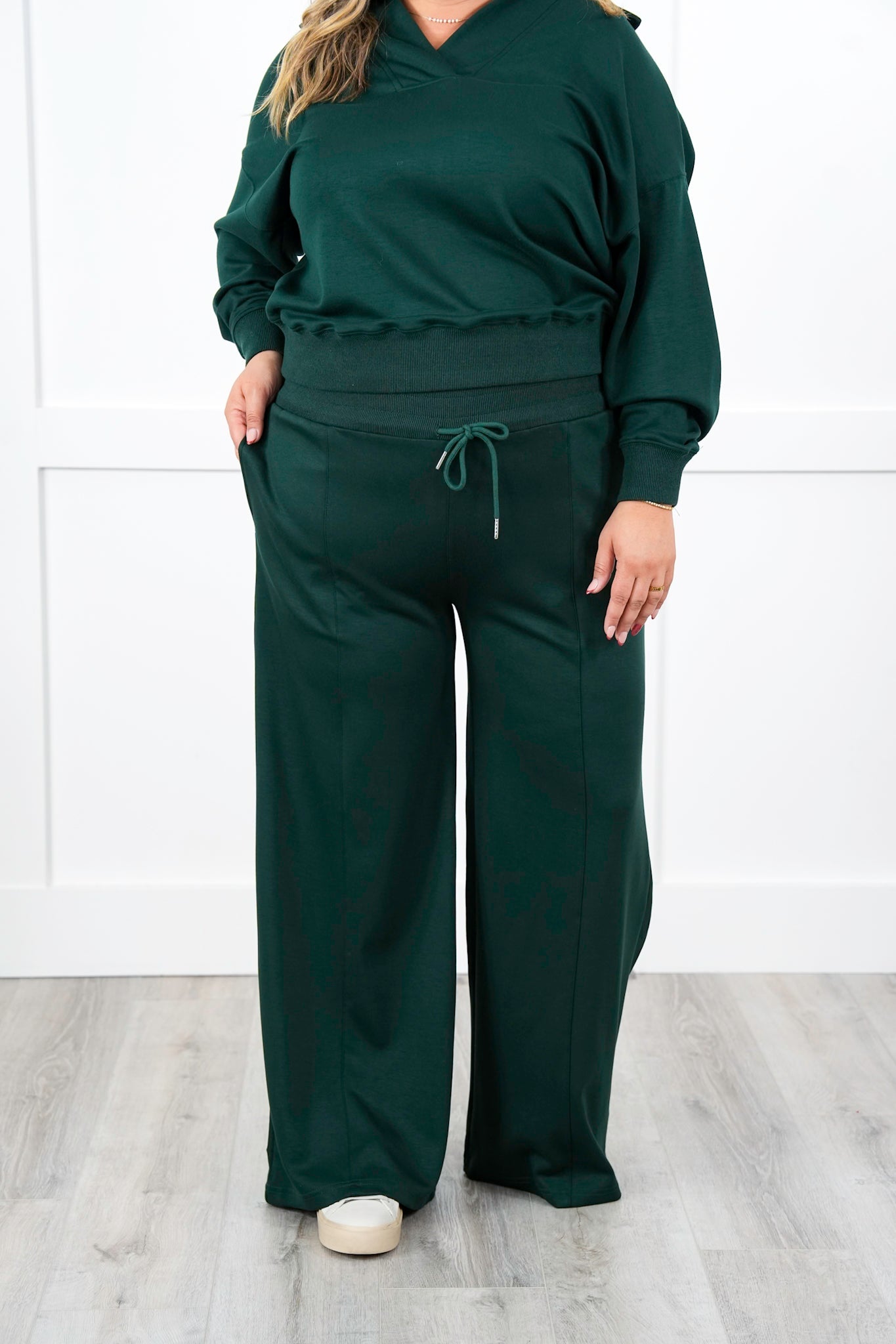 Plus/Reg Solid Soft Knit Elastic Waist Relaxed Pants with Side Pockets