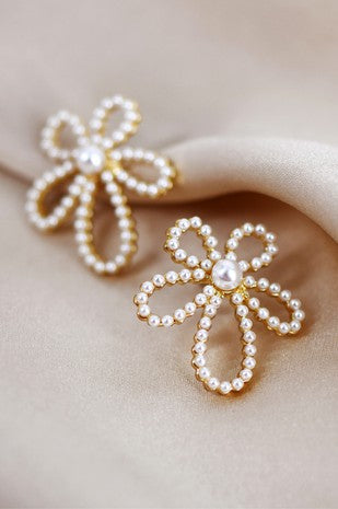 White Flower Pearl Stud Earrings