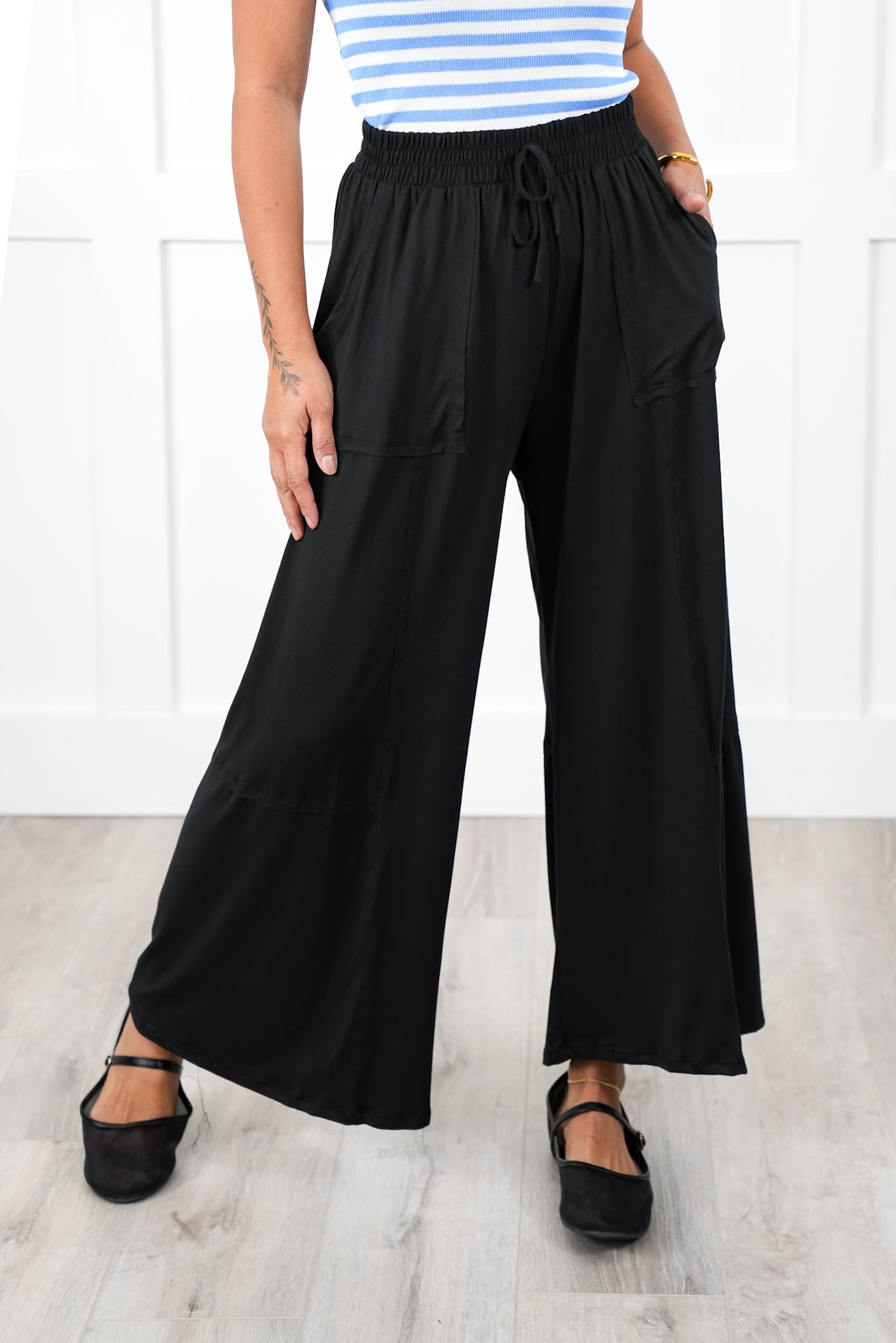 Plus/Reg Solid Elastic Waist Wide Leg Pants