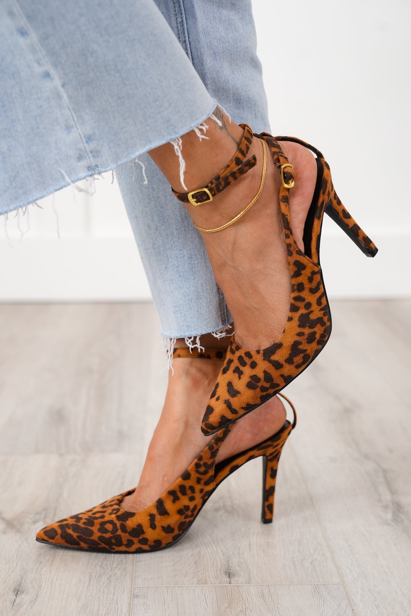 Elegant Pointed Toe High Heel with Ankle Strap