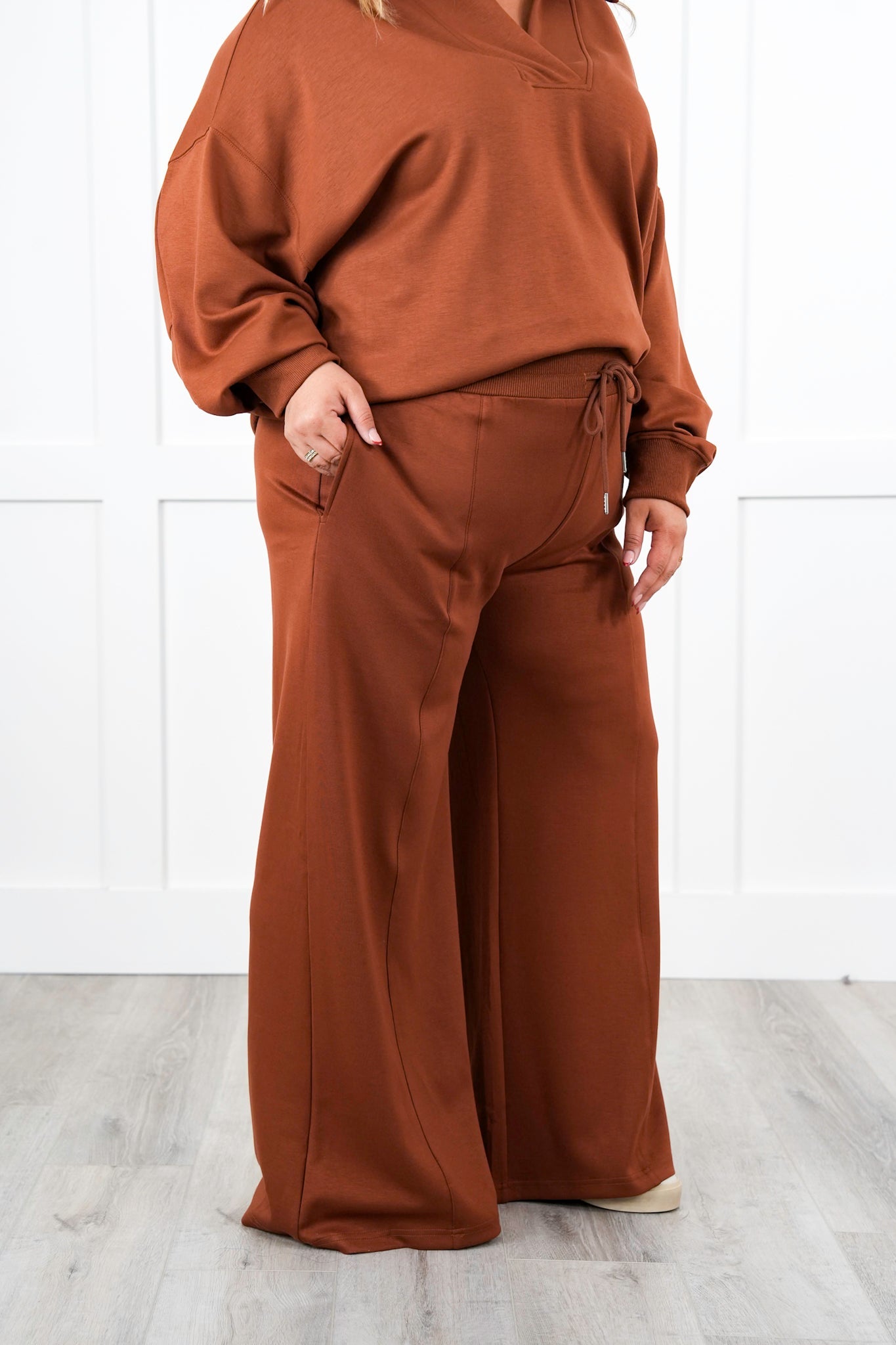 Plus/Reg Solid Soft Knit Elastic Waist Relaxed Pants with Side Pockets