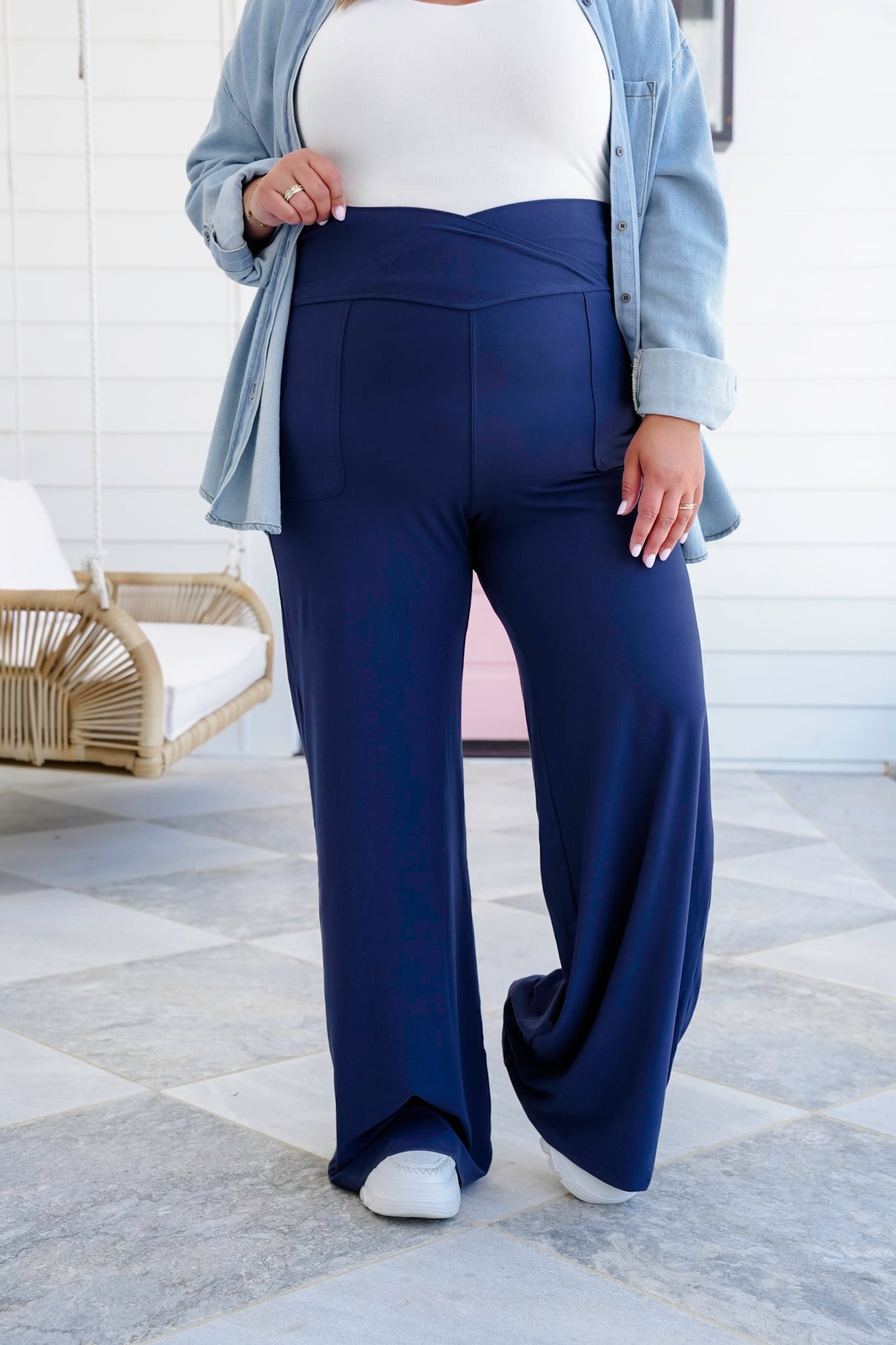 Plus/Reg Solid Elastic V Waist Wide Leg Pants