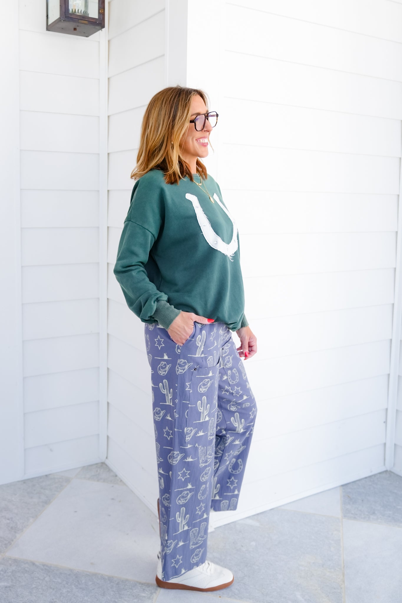 Long Sleeve Horseshoe Patch Pullover Sweatshirt