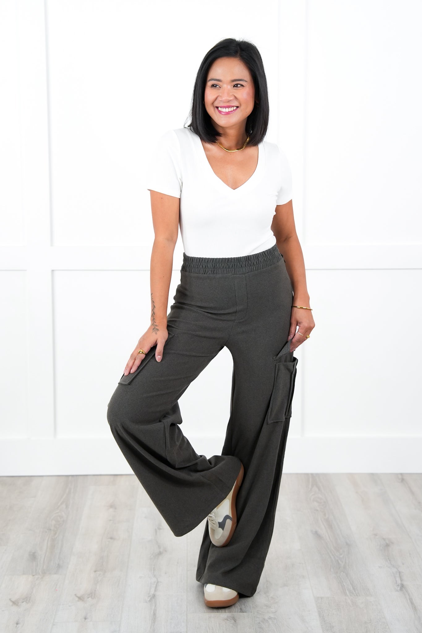 Mid Rise Elastic Waist Flare Leg Cargo Pants