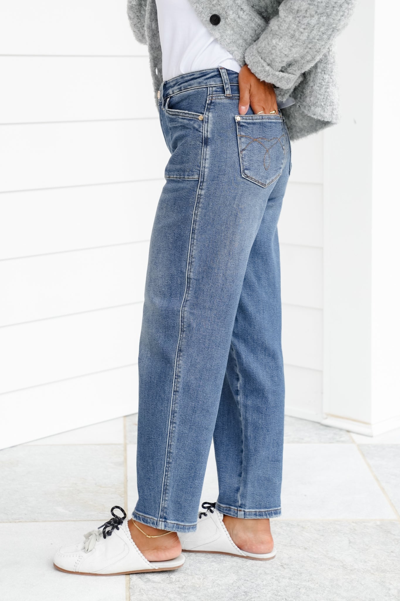 Judy Blue High Rise Medium Wash Soft Barrel Jeans with Square Pockets