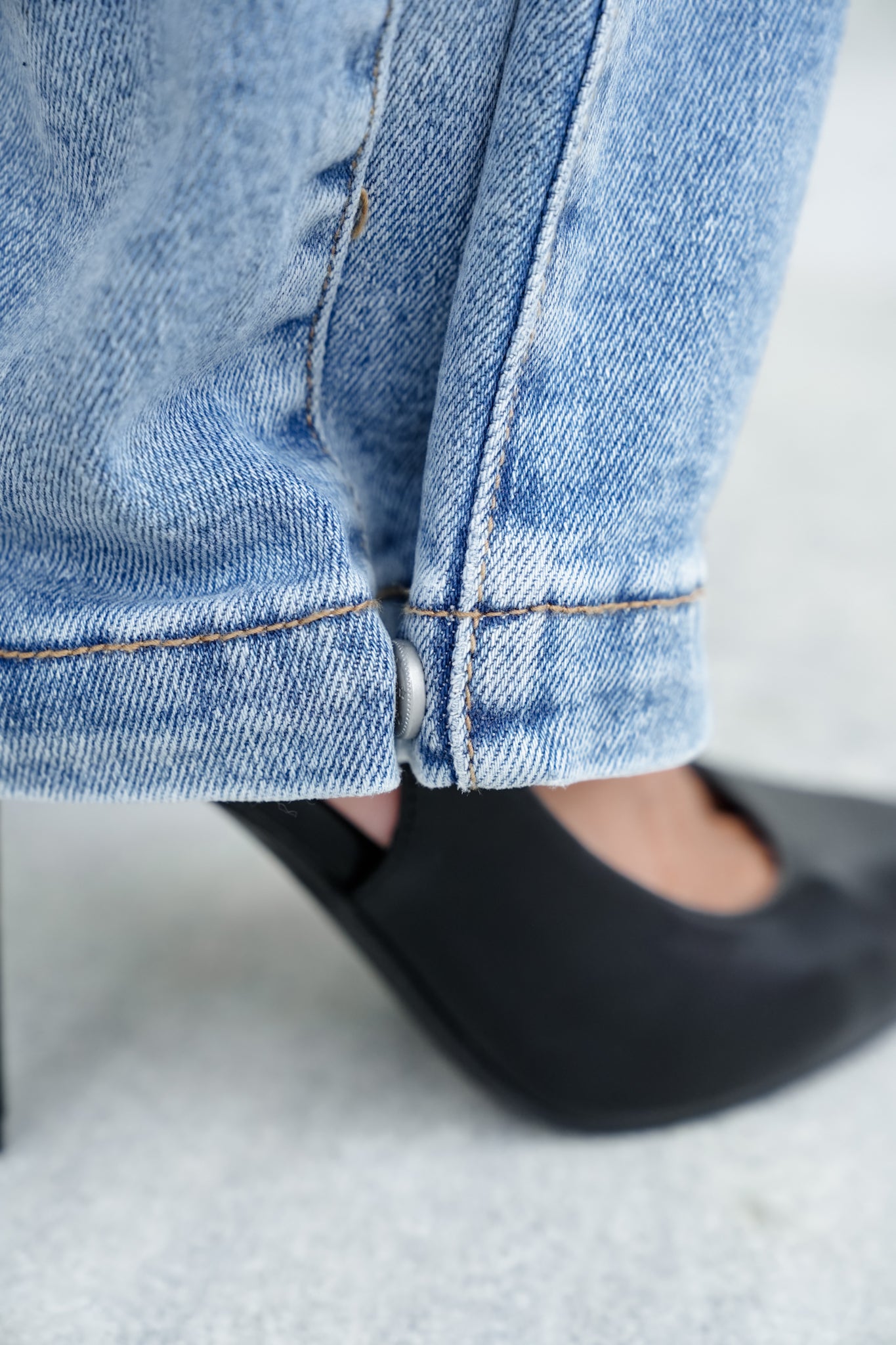 Risen Mid Rise Medium Wash Wide Leg Jeans with Leg Snap For Barrel Fit