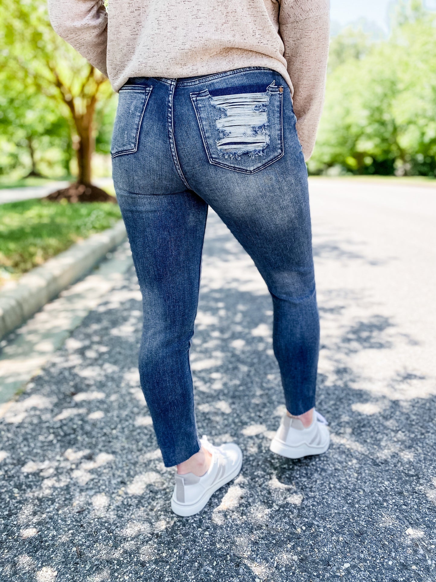 Judy Blue Material Girl Contrast Wash Relaxed Fit Jeans