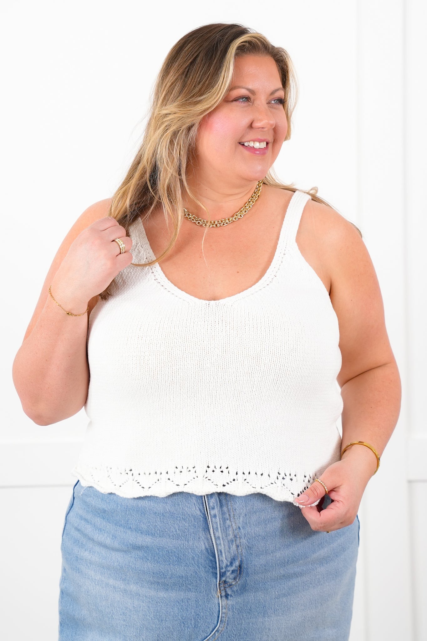Plus/Reg Off White Sleeveless V Neck Knit Top