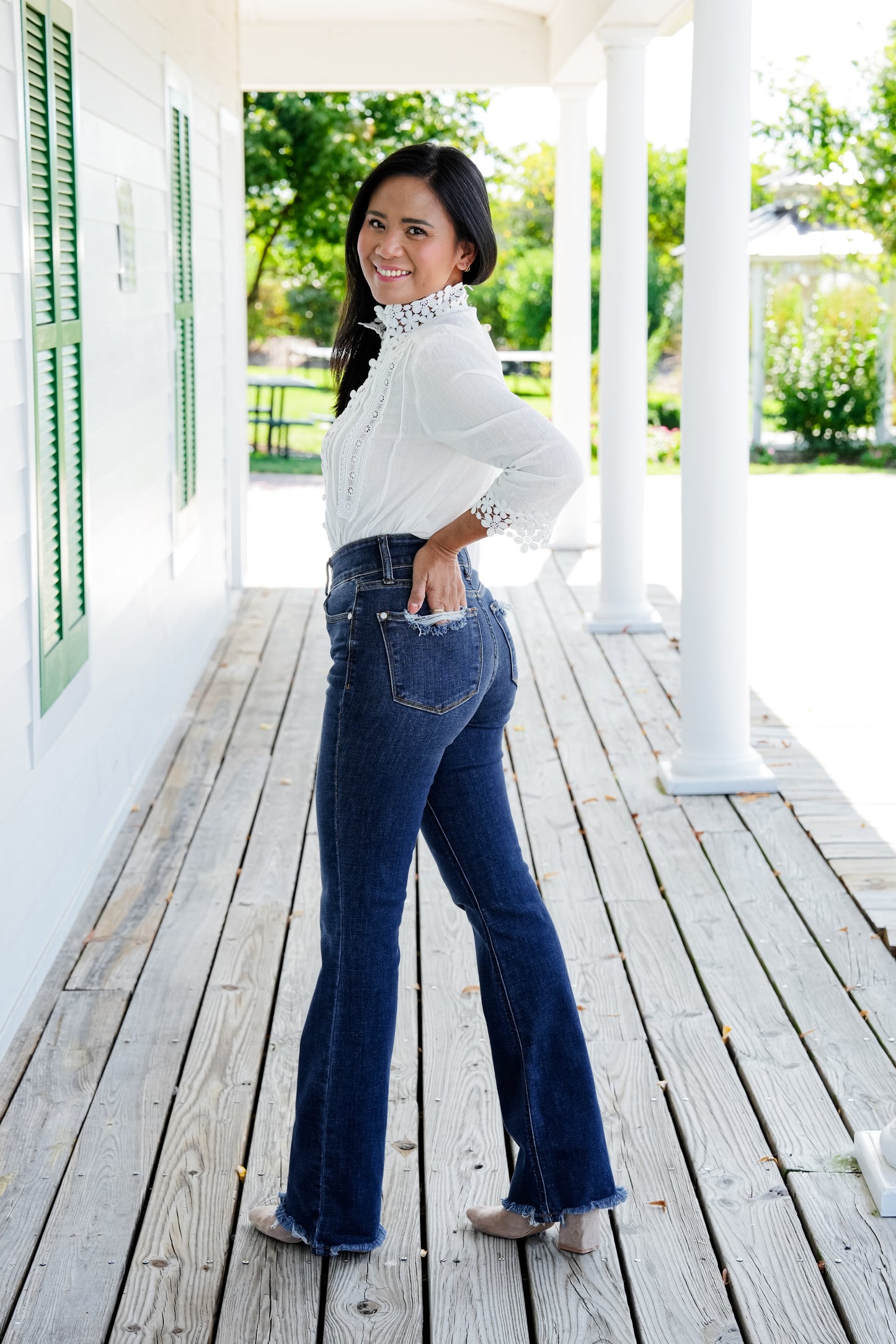 Judy Blue Feeling Fine Dark Wash High Rise Non Distressed Vintage Frayed Hem Bootcut Jeans