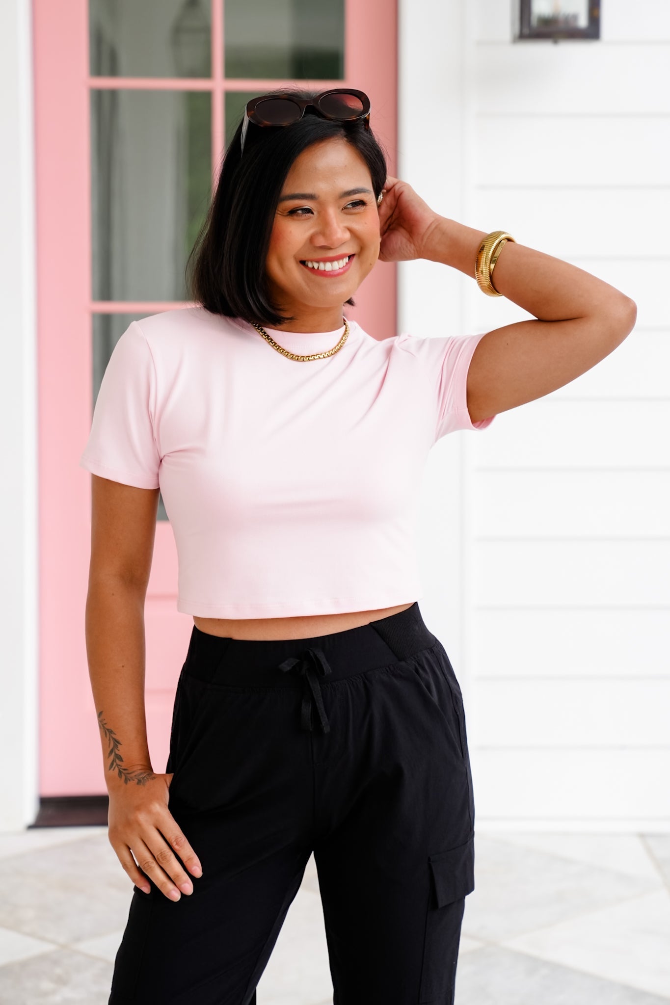 Solid Short Sleeve Round Neck Cropped Top
