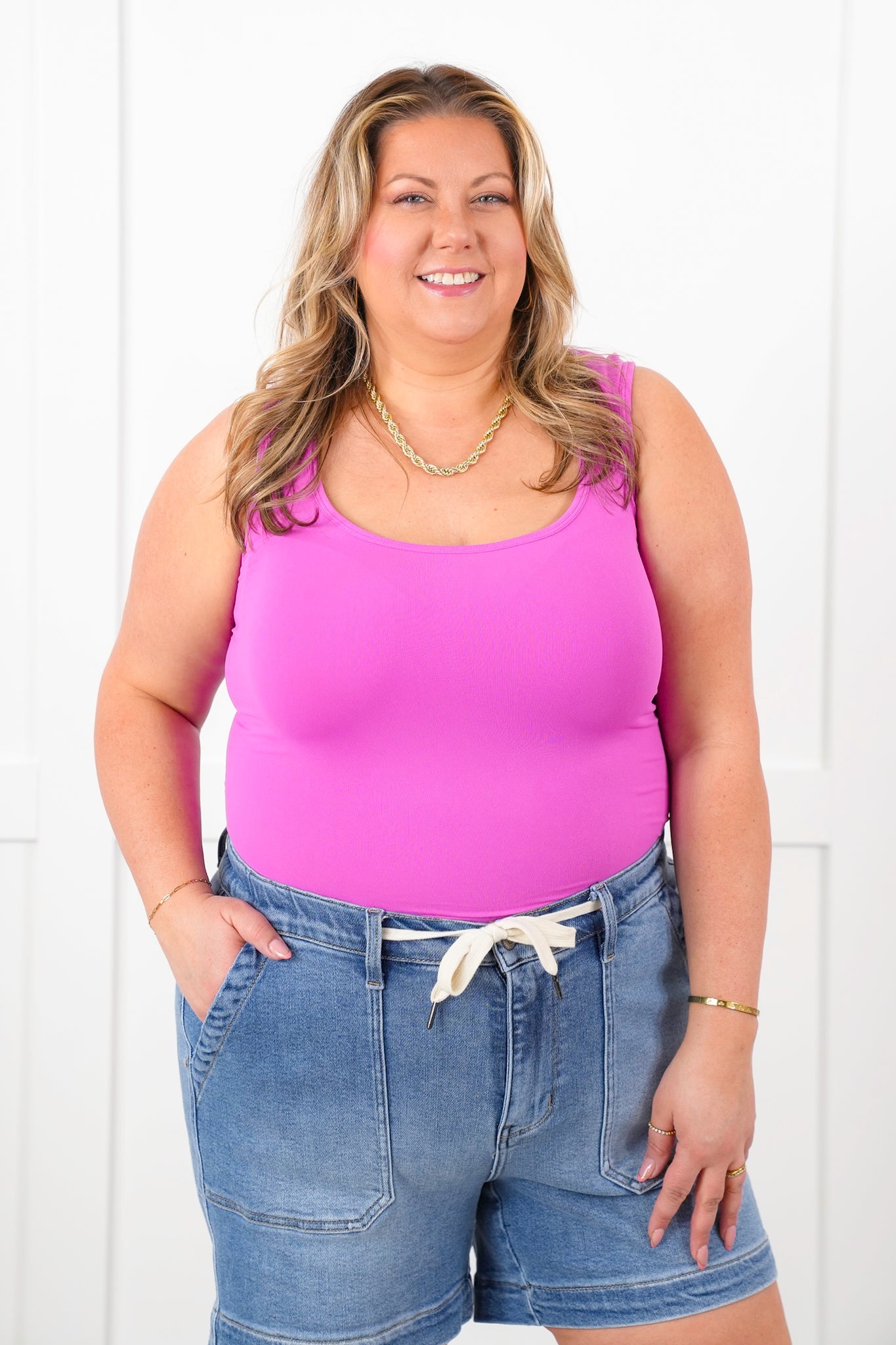 Door Buster! Plus/Reg Solid Sleeveless Scoop Neckline Tank Top