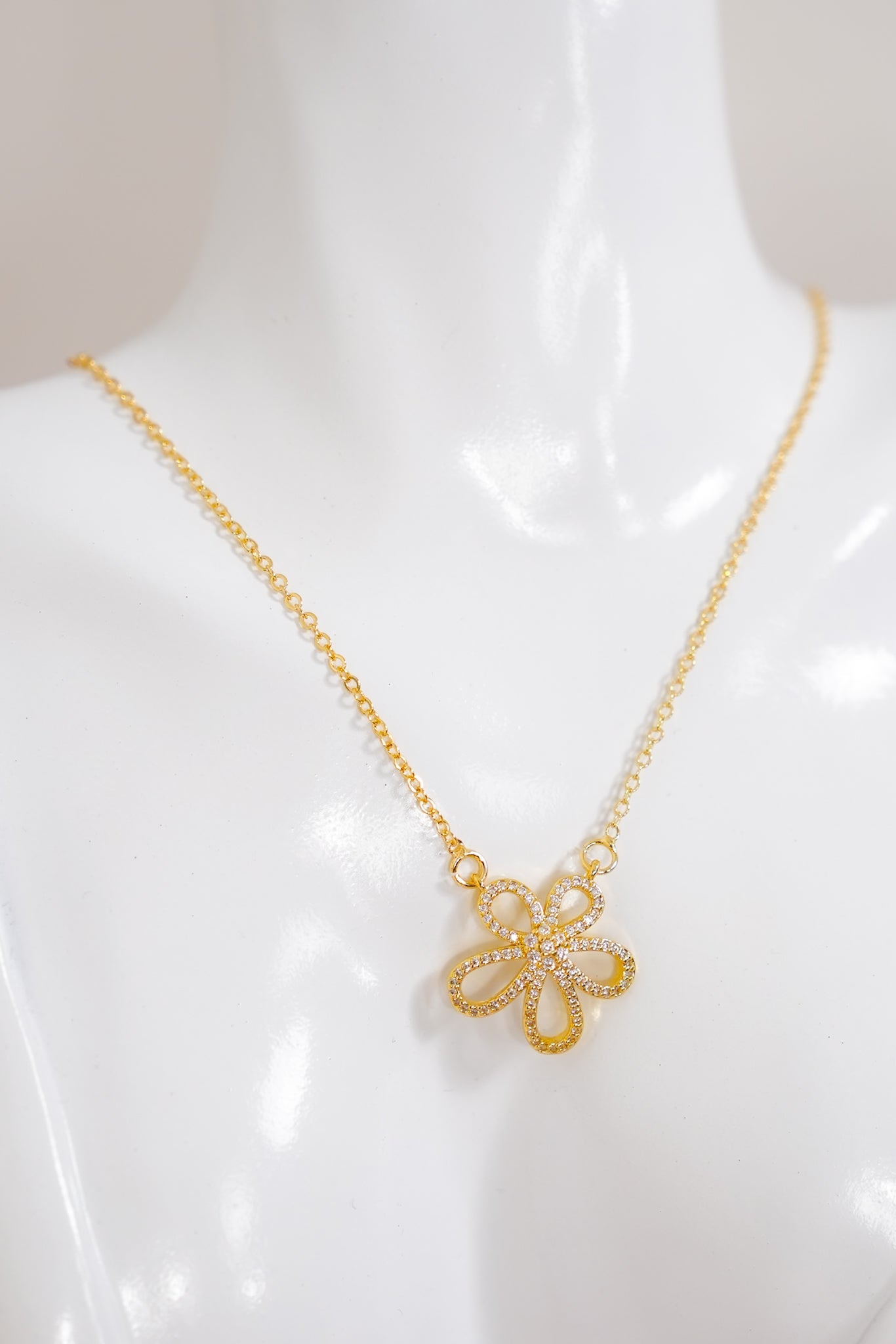 Treasure Jewels Flower Power Necklace
