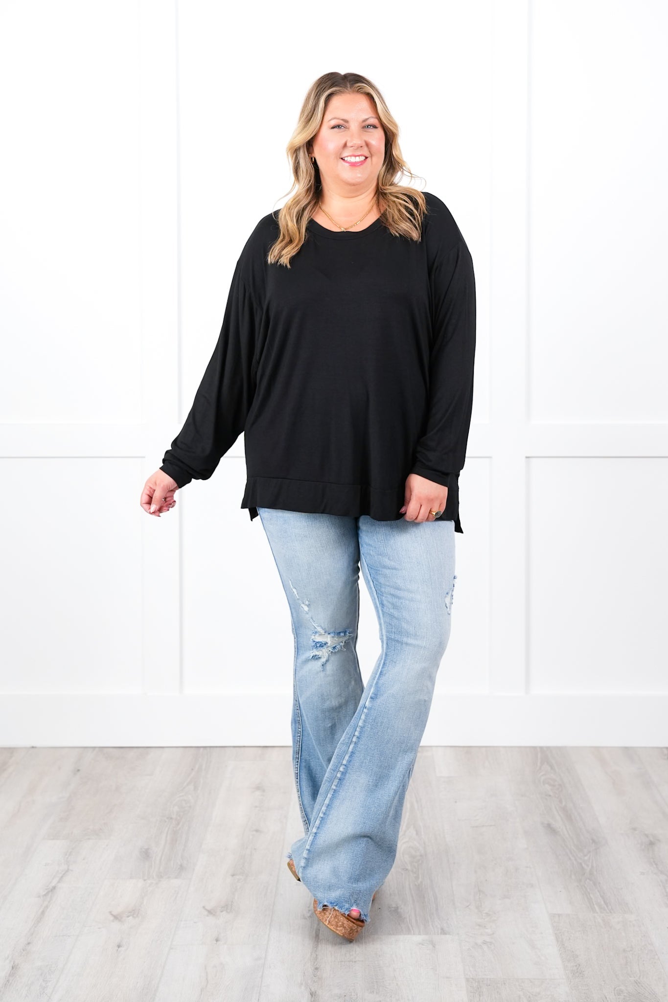 Plus/Reg Solid Long Sleeve Round Neck Knit Top