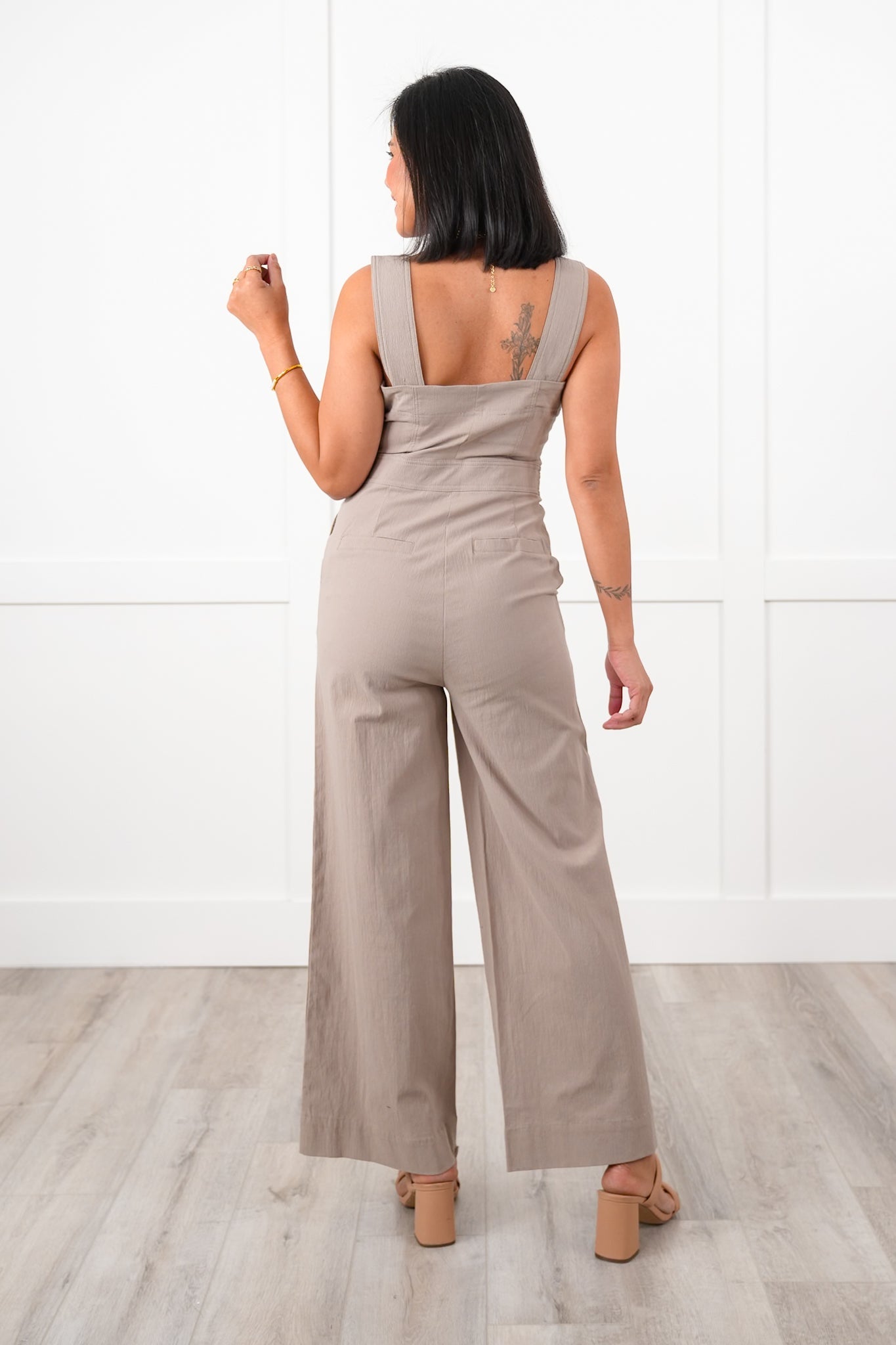 Plus/Reg Sleeveless Button Up Jumpsuit with Side Pockets