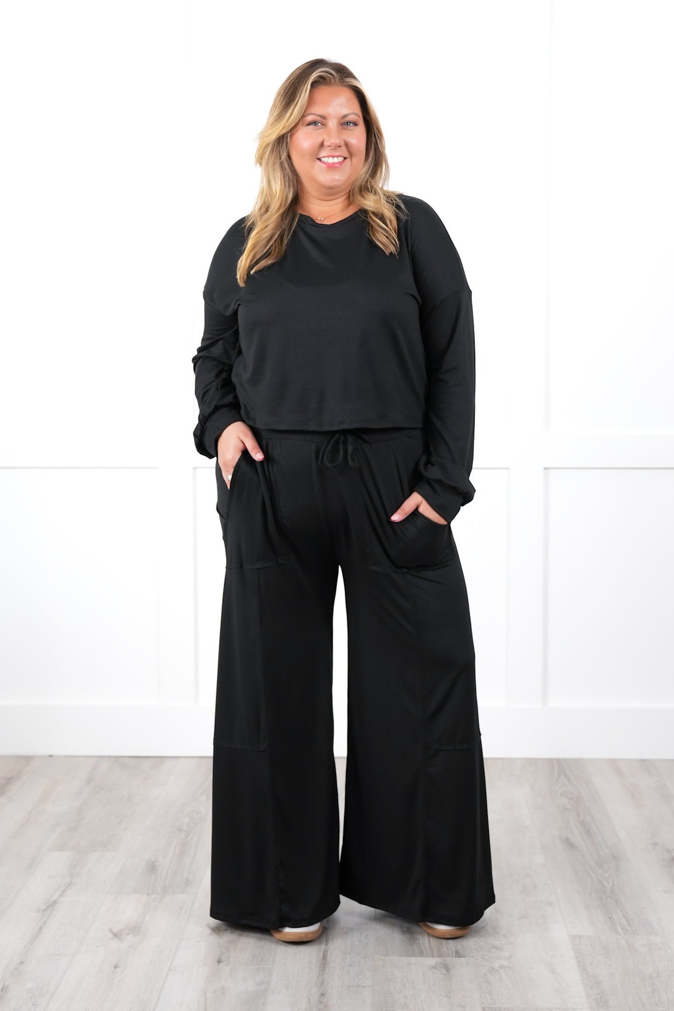 Plus/Reg Solid Elastic Waist Wide Leg Pants