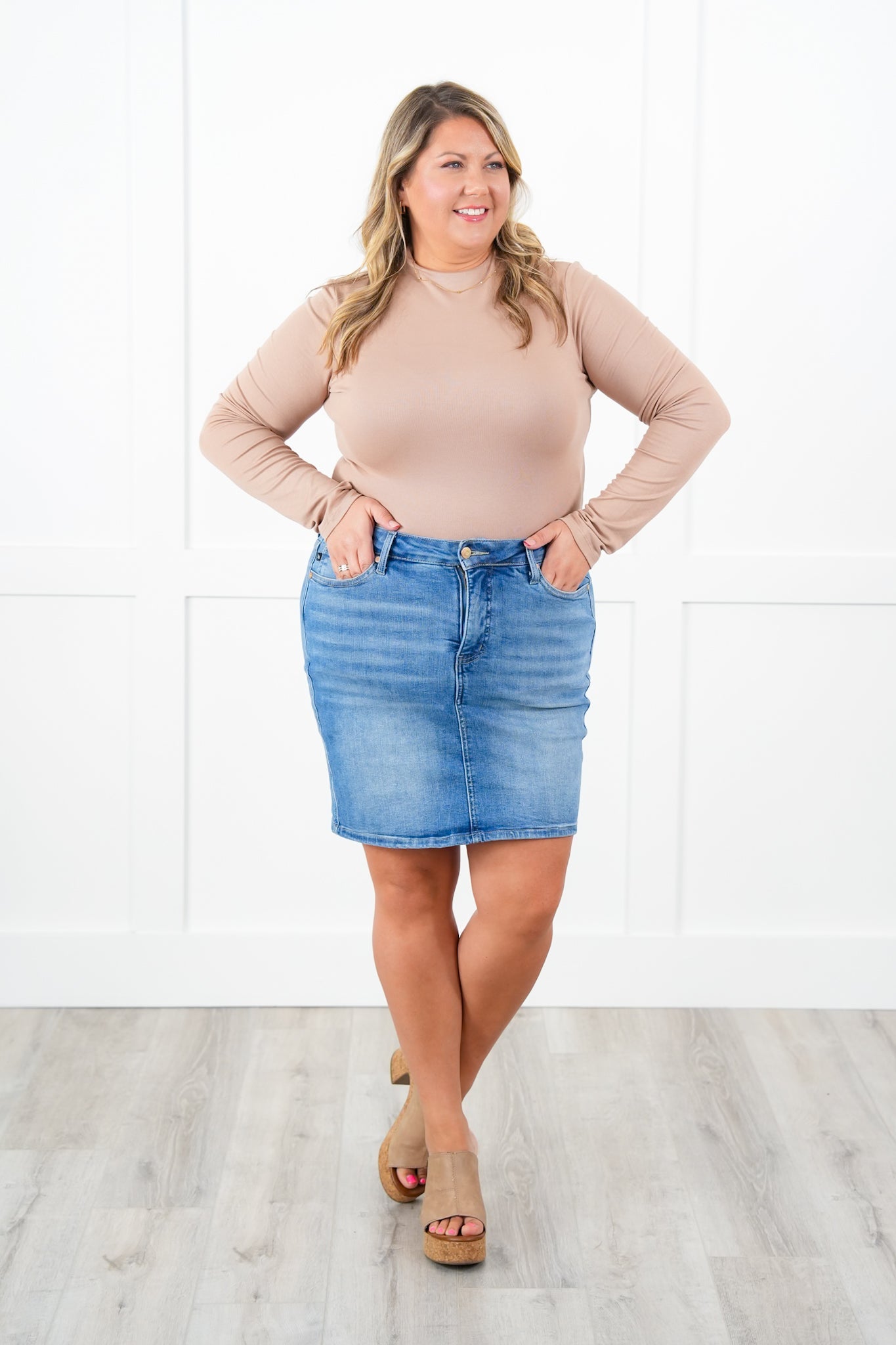 Plus/Reg Solid Knit Long Sleeve Round Neck Top