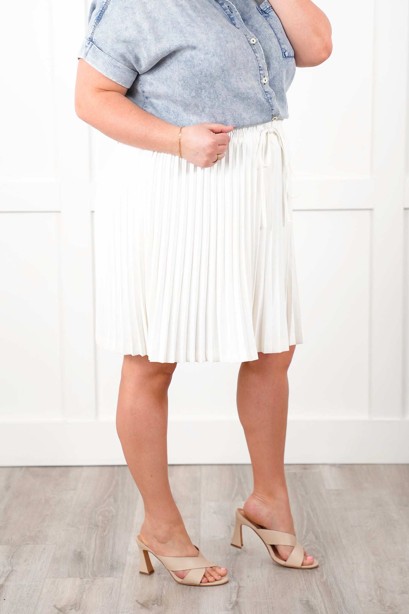 Plus/Reg White Pleated Paper Bag Waist Skirt