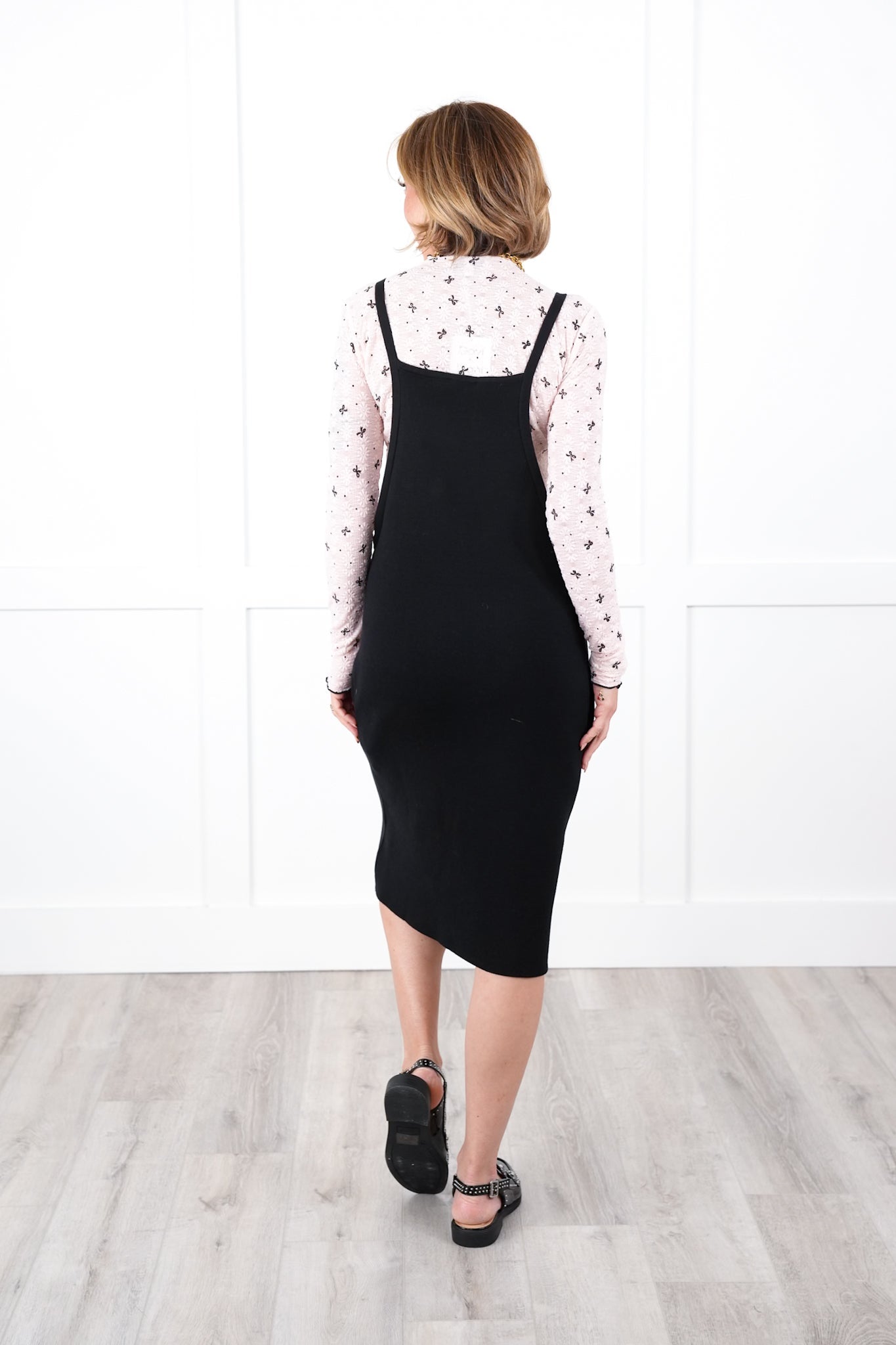 Black Sleeveless Square Neck Midi Knit Dress with Side Pockets