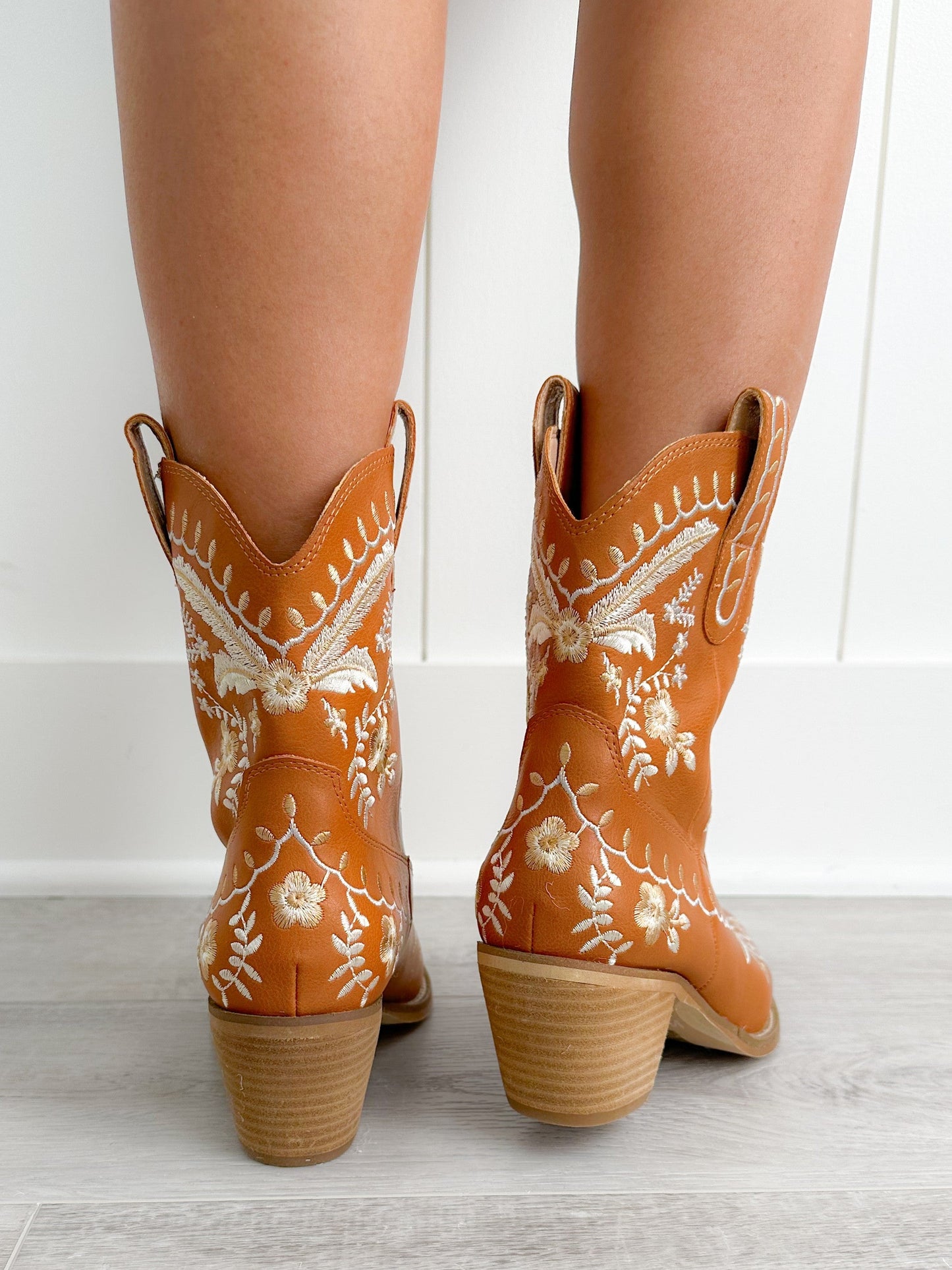 Detailed Floral Stitch Round Toe Boots