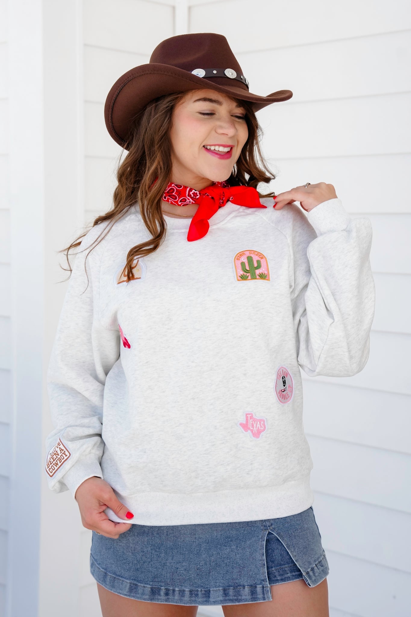 Long Sleeve Pullover Sweatshirt with Western Theme Patch Detail