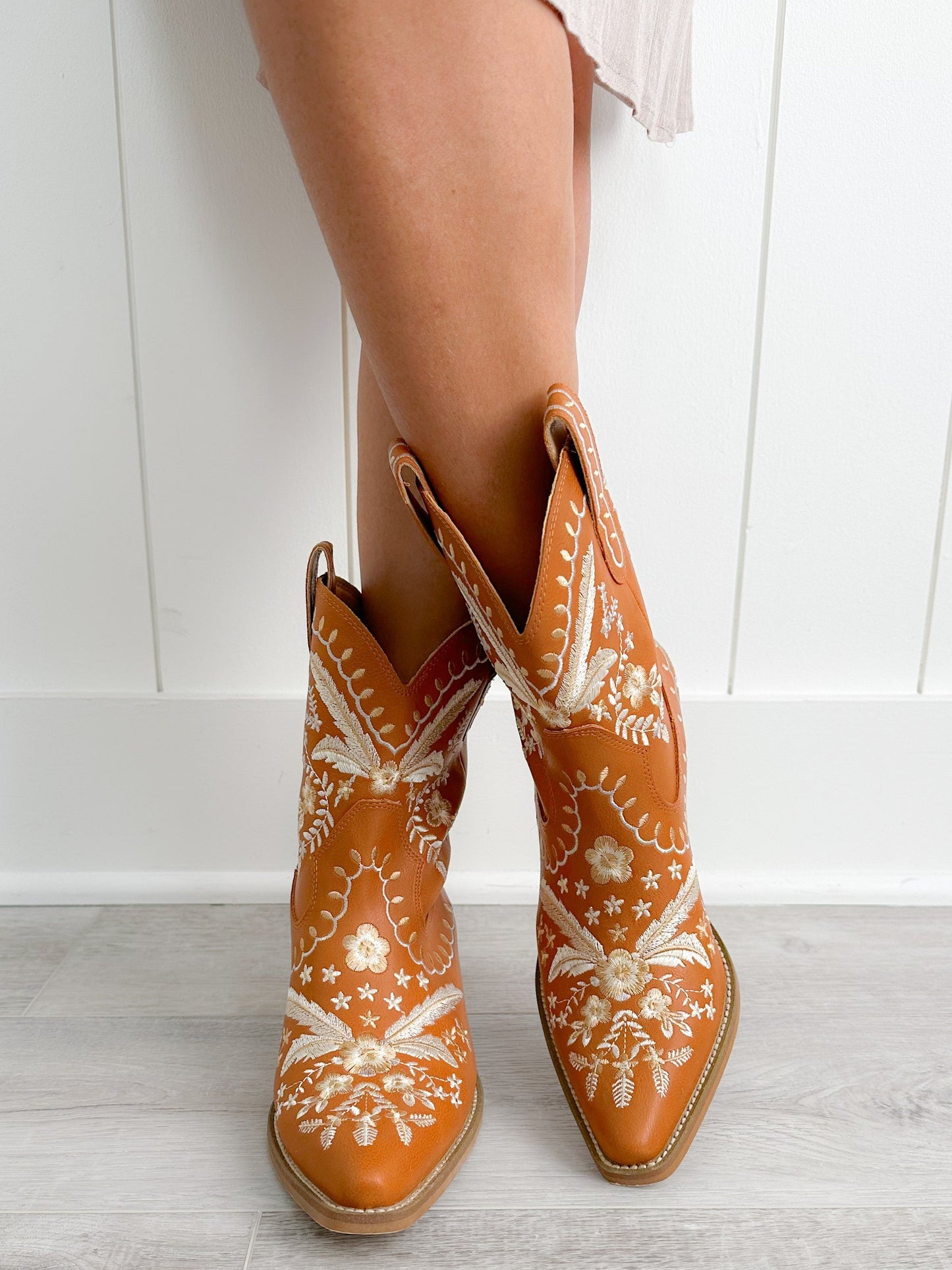 Detailed Floral Stitch Round Toe Boots