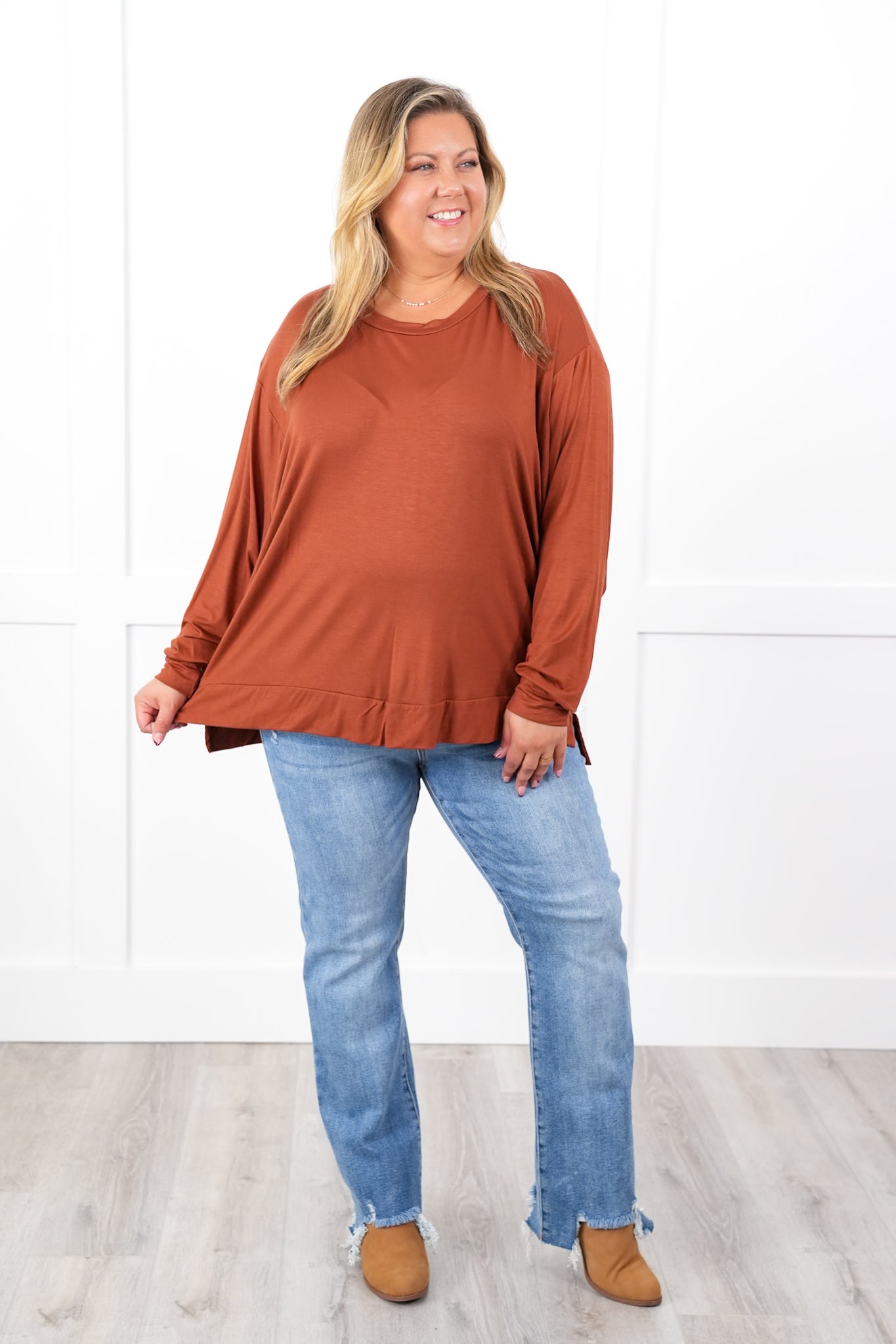 Plus/Reg Solid Long Sleeve Round Neck Knit Top
