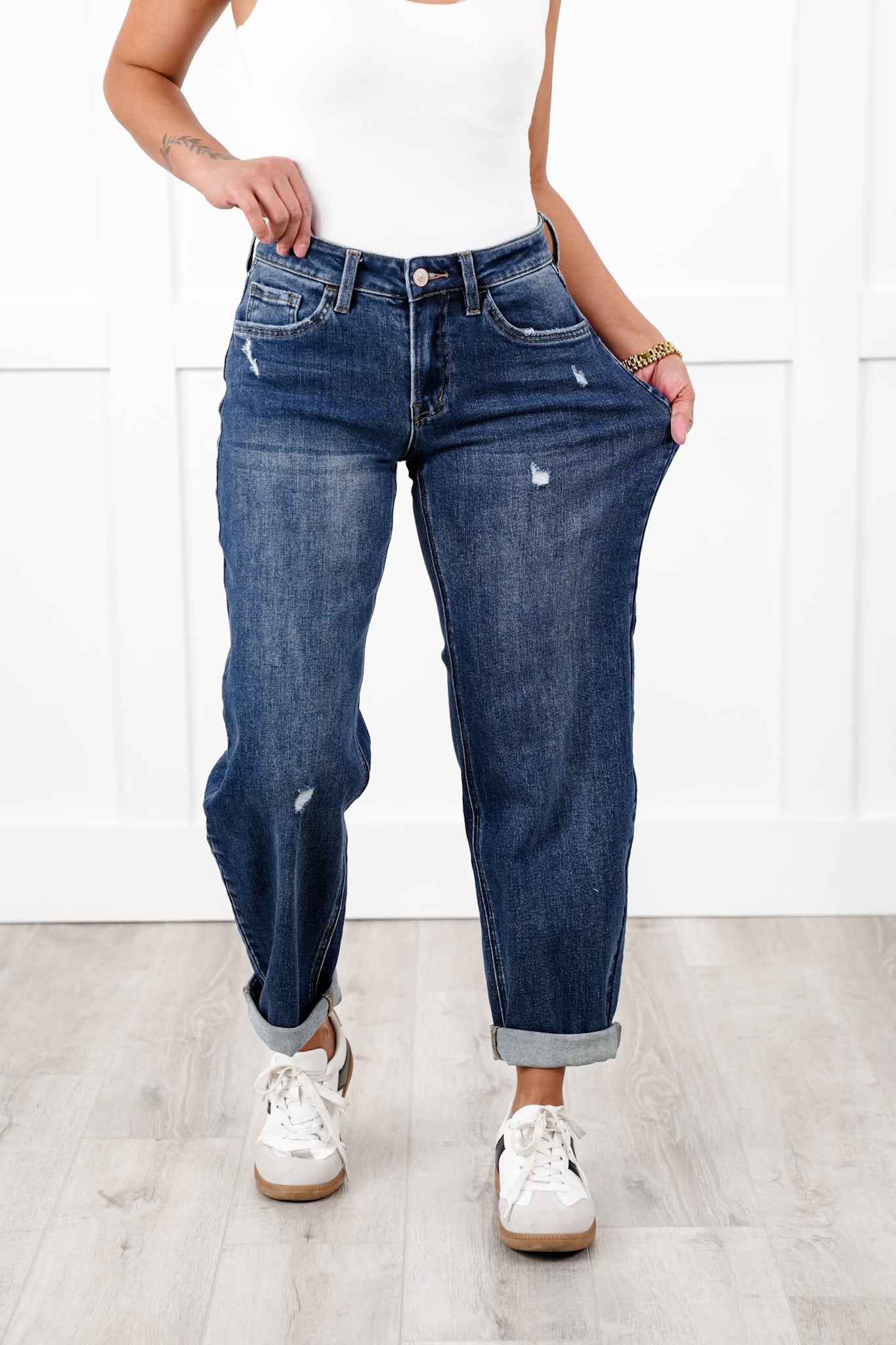 Lovervet Mid Rise Medium Wash Barrel Jeans
