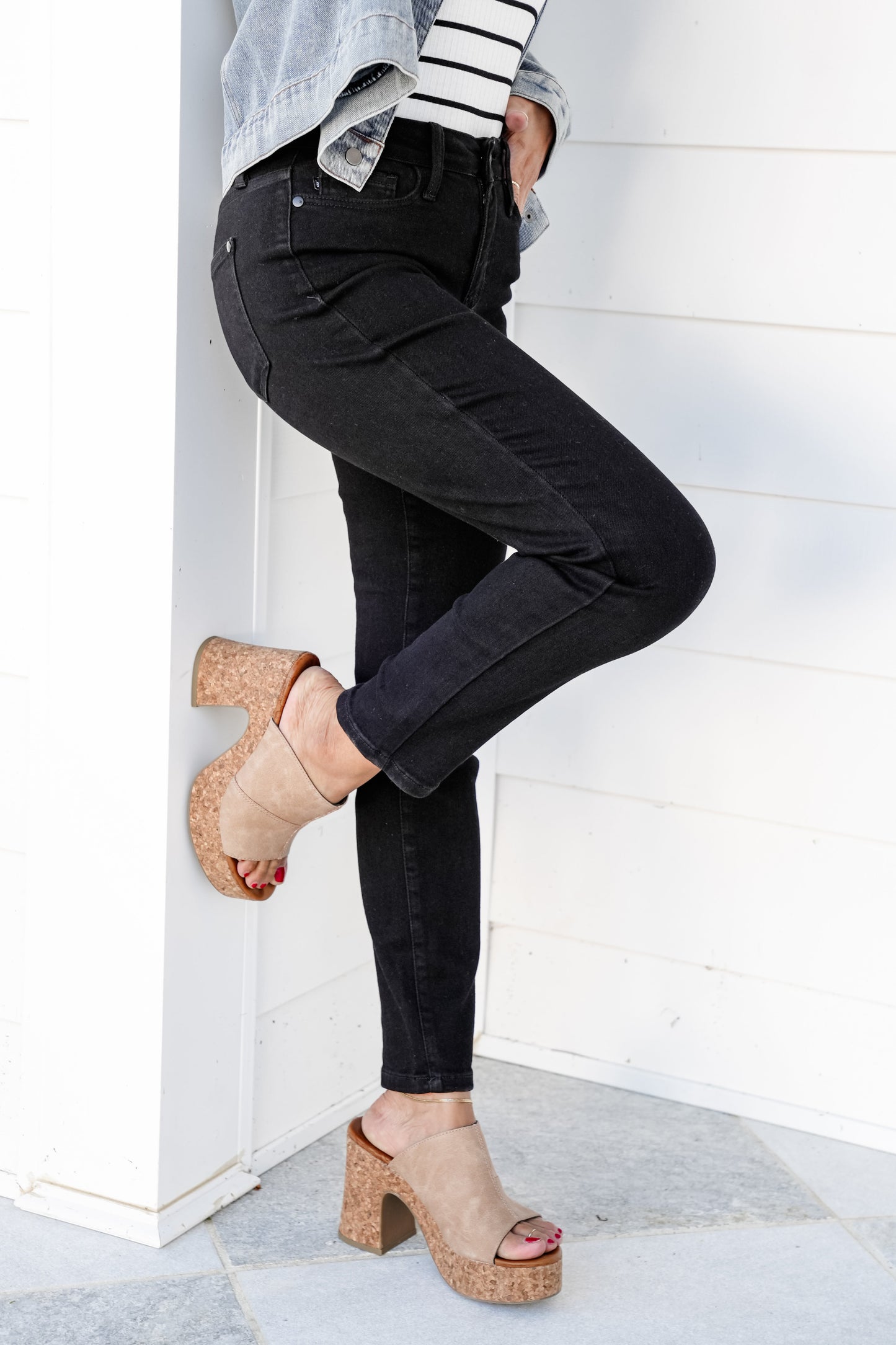 Judy Blue Black Beauty Mid Rise Black Non distressed Slim Fit Jeans