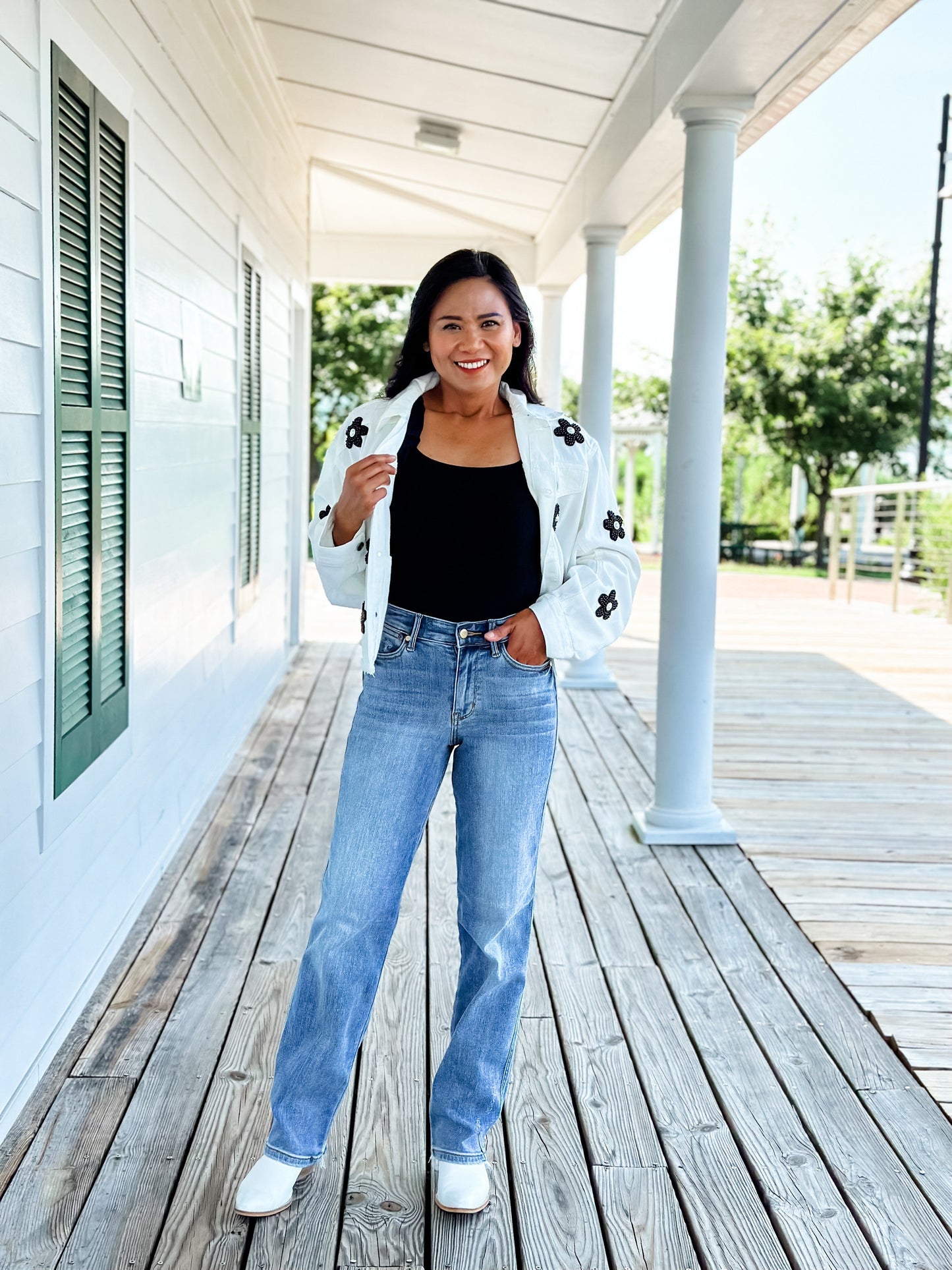 Judy Blue Holla Back Medium Wash Cell Phone Pocket Straight Leg Jeans