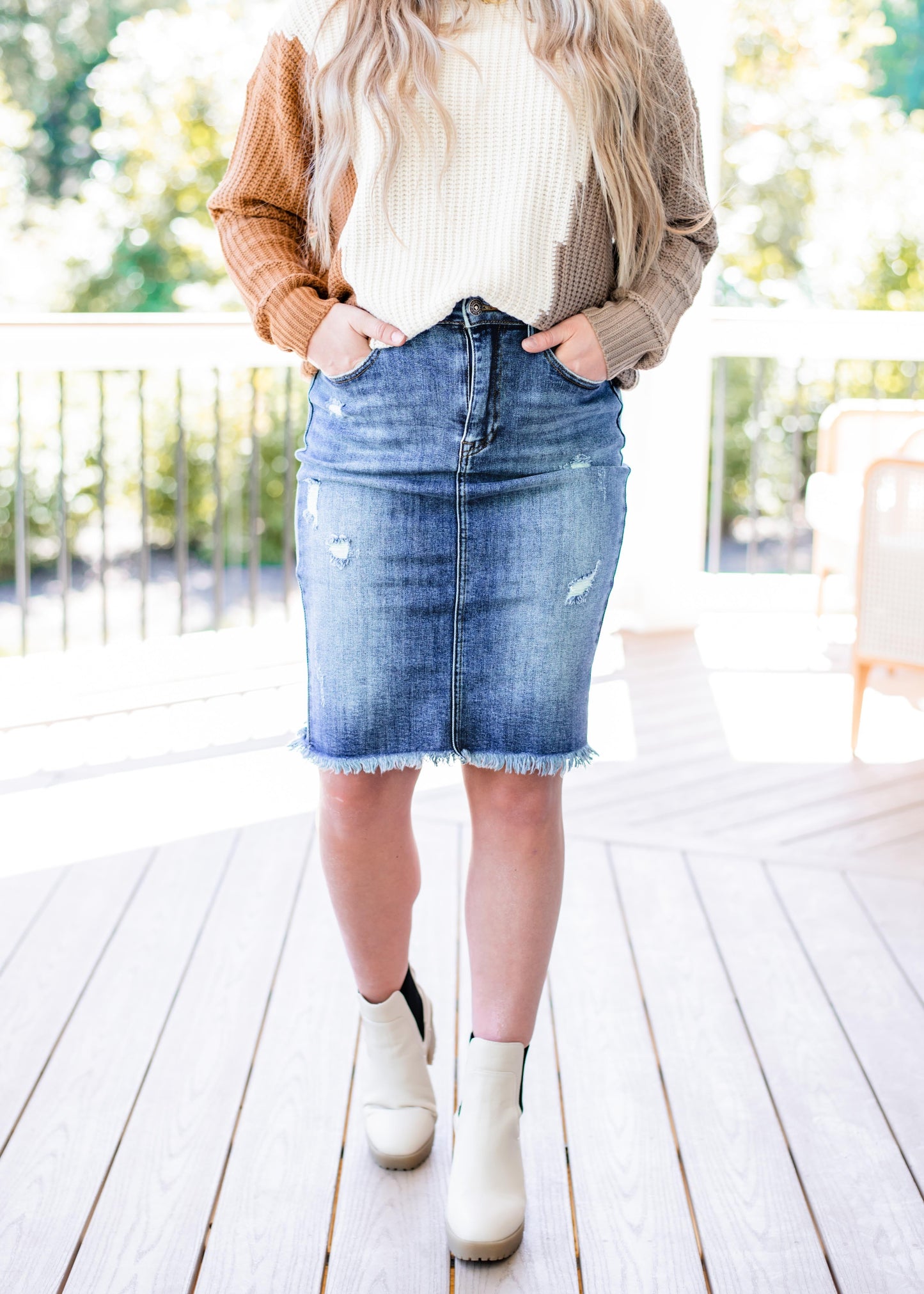 Risen Frayed Hem Denim Skirt