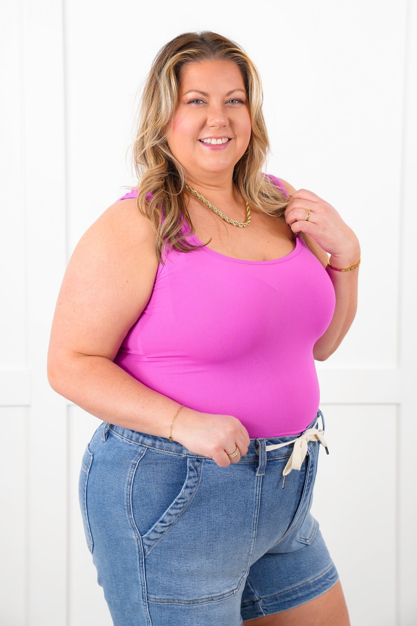Door Buster! Plus/Reg Solid Sleeveless Scoop Neckline Tank Top