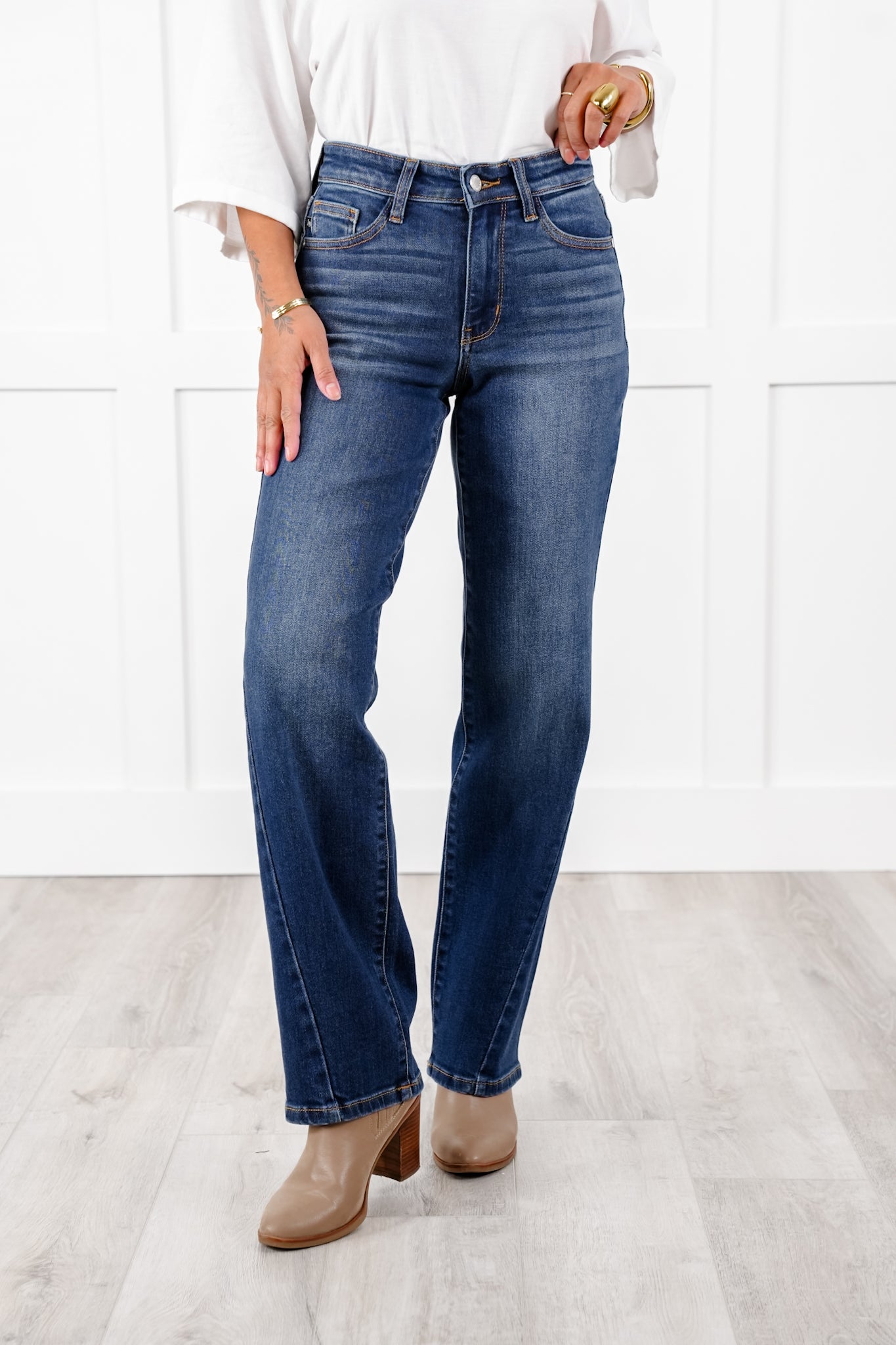Judy Blue Mid Rise Medium Wash Side Seam Detail Straight Leg Jeans