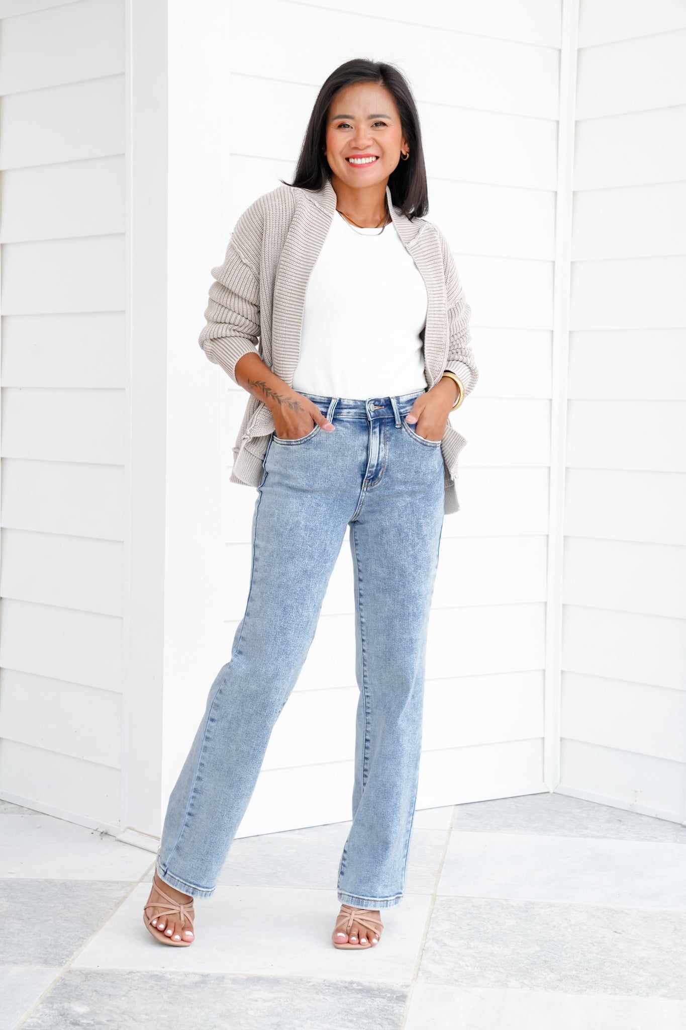 Judy Blue High Rise Light Stone Wash Straight Fit Jeans