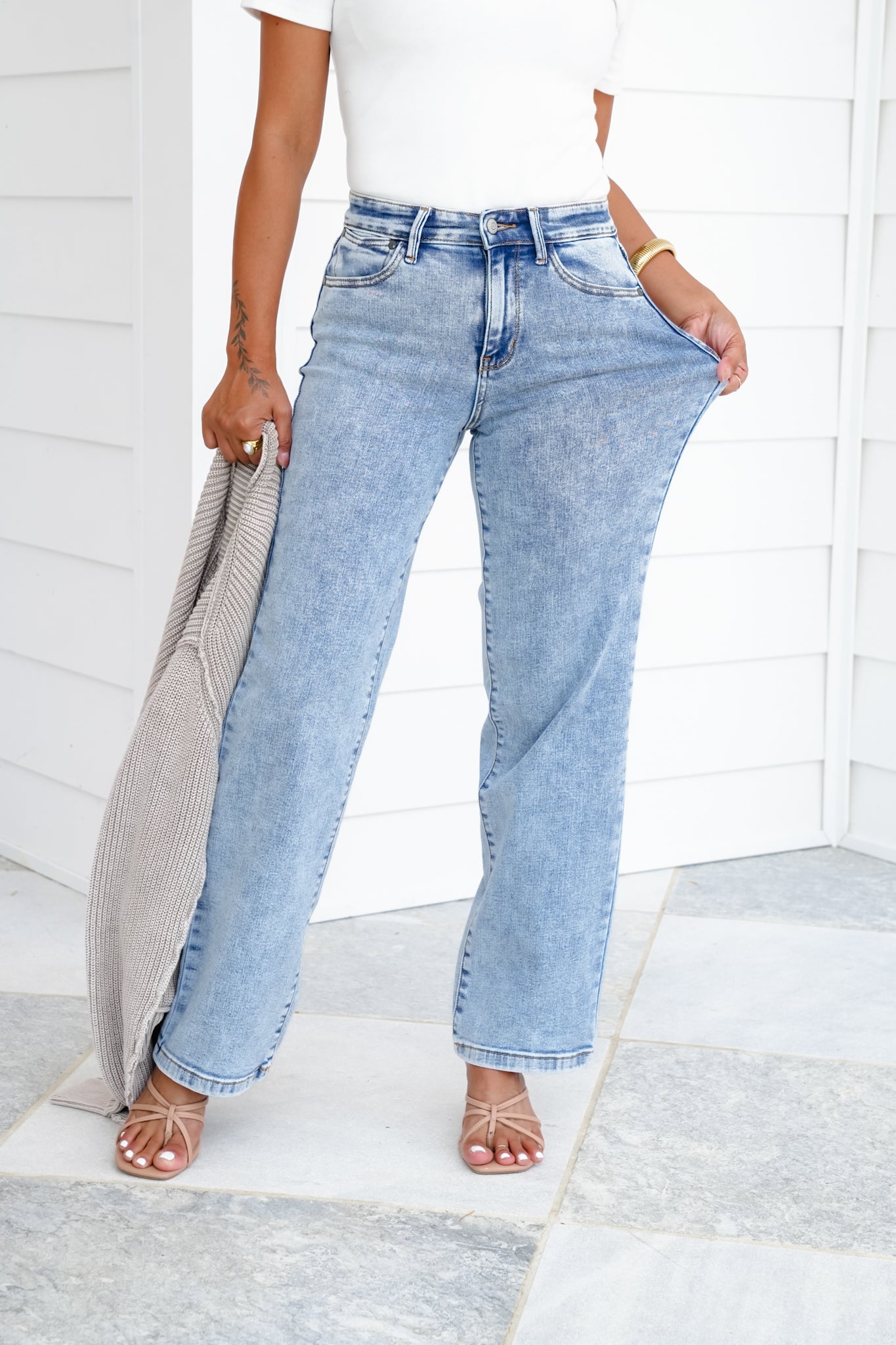 Judy Blue High Rise Light Stone Wash Straight Fit Jeans