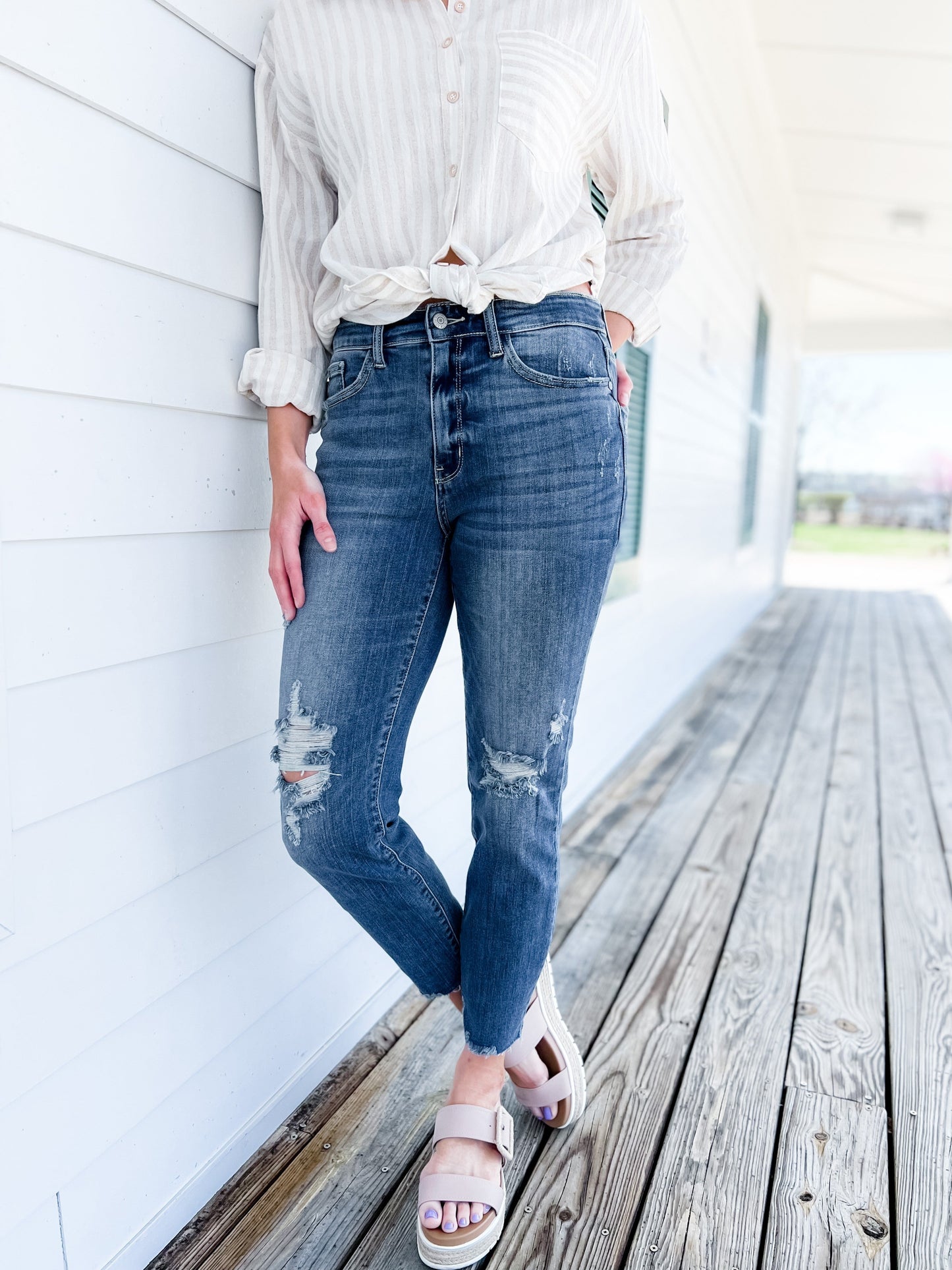 Judy Blue Here Comes The Sun Medium Wash High Rise Distressed Relaxed Fit Jeans