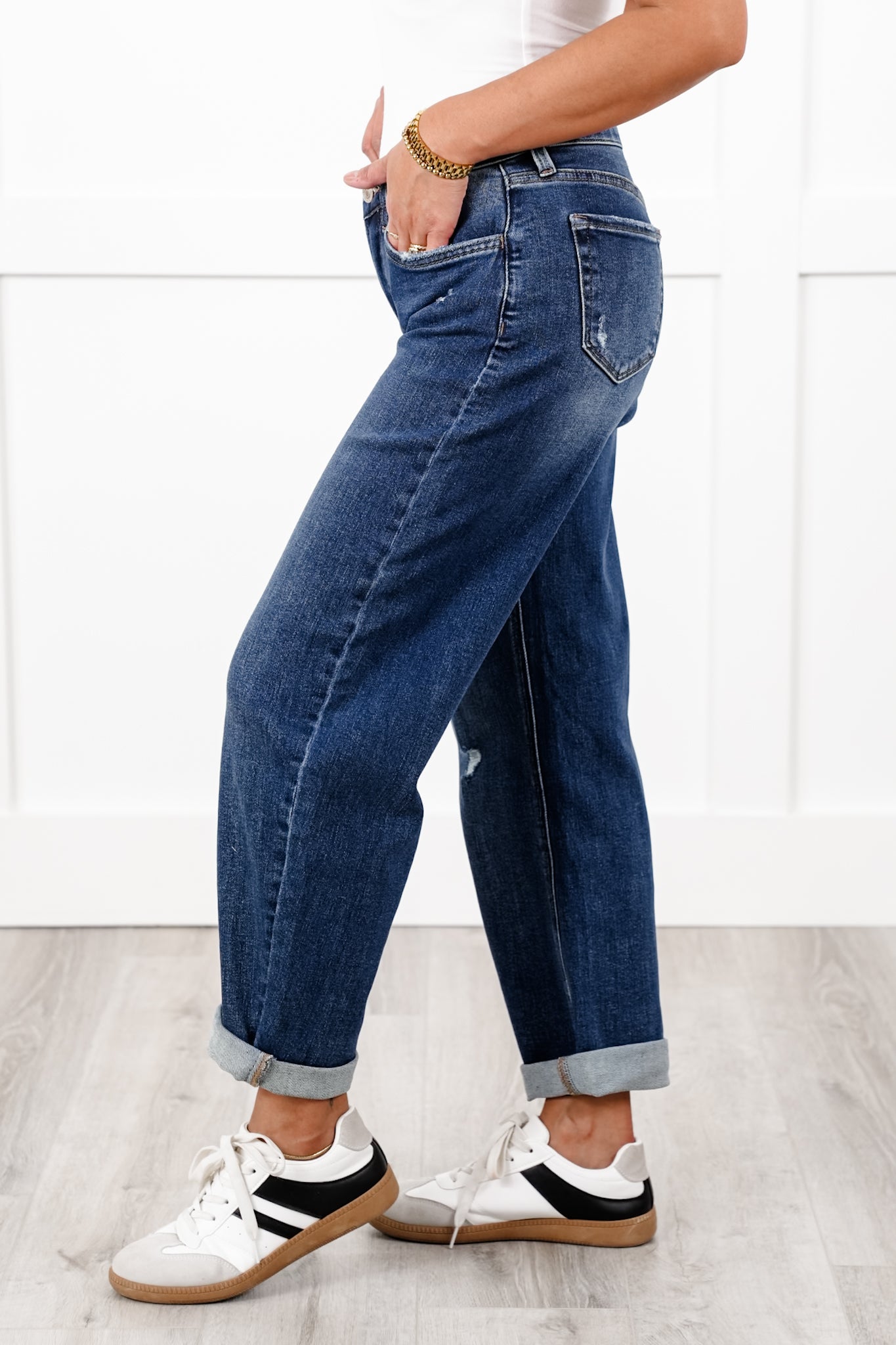 Lovervet Mid Rise Medium Wash Barrel Jeans