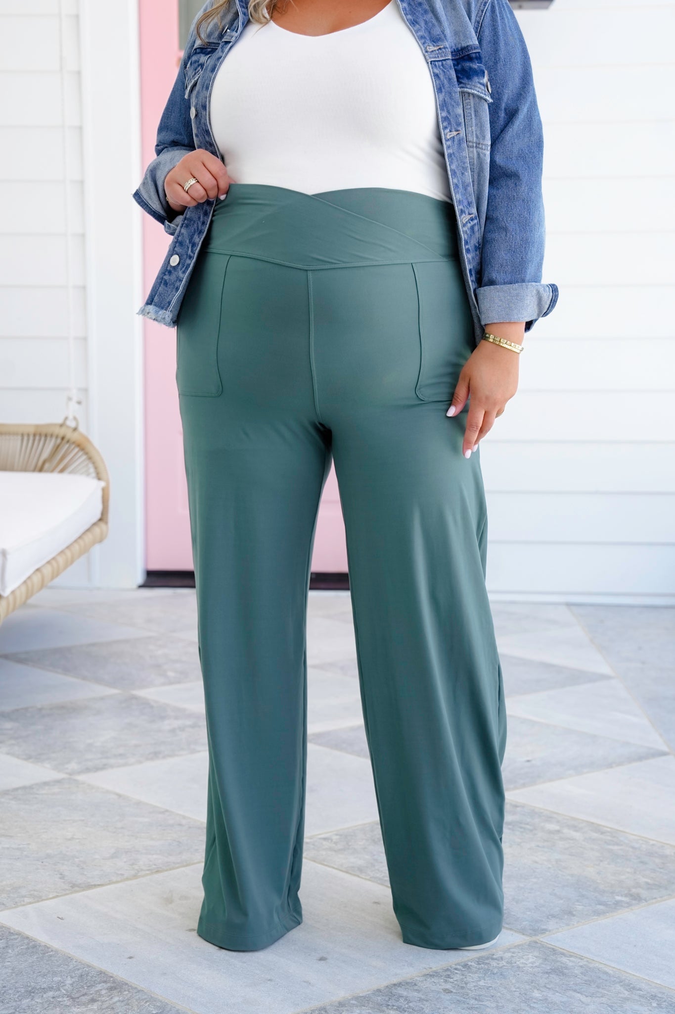 Plus/Reg Solid Elastic V Waist Wide Leg Pants
