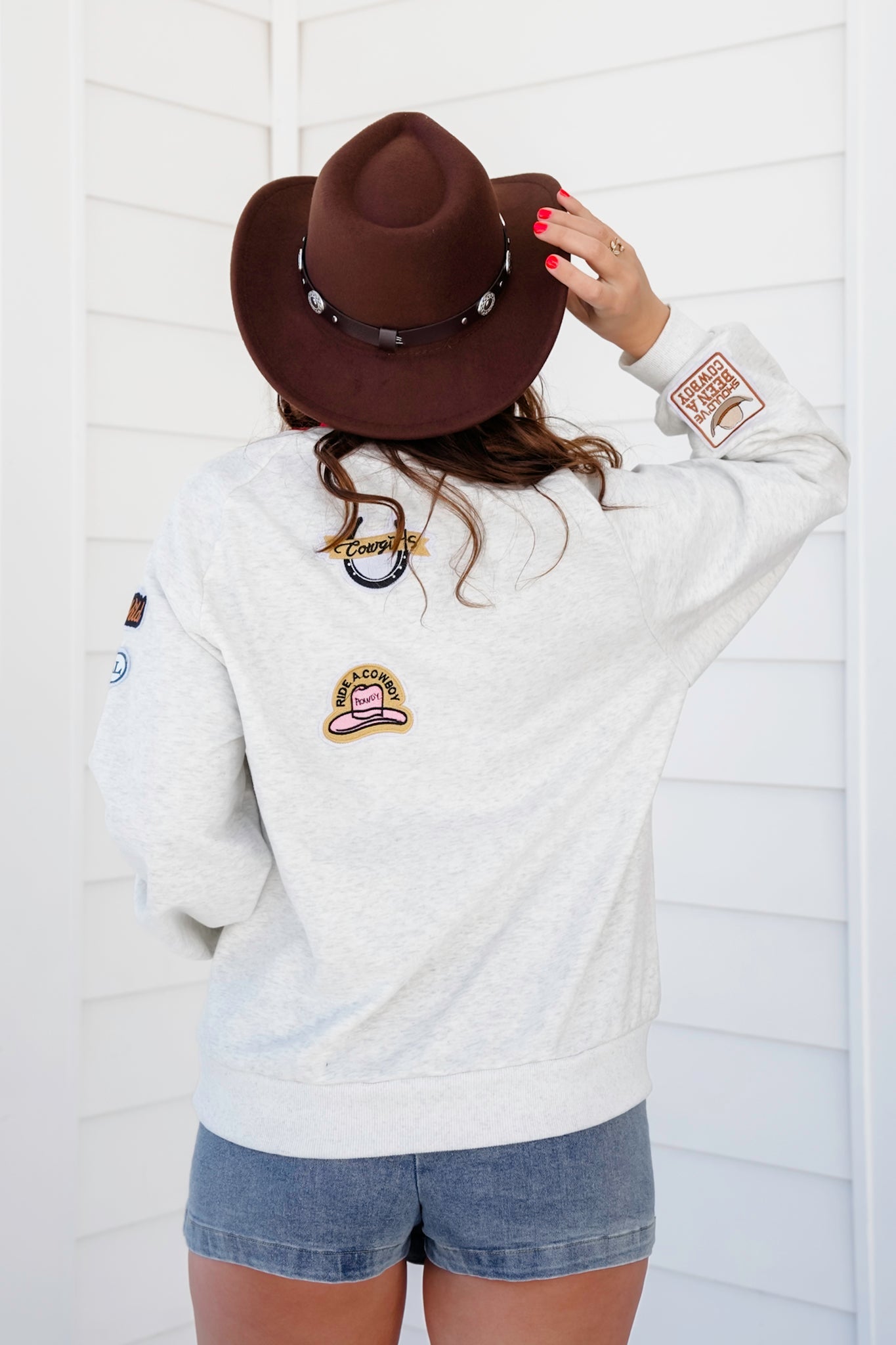 Long Sleeve Pullover Sweatshirt with Western Theme Patch Detail