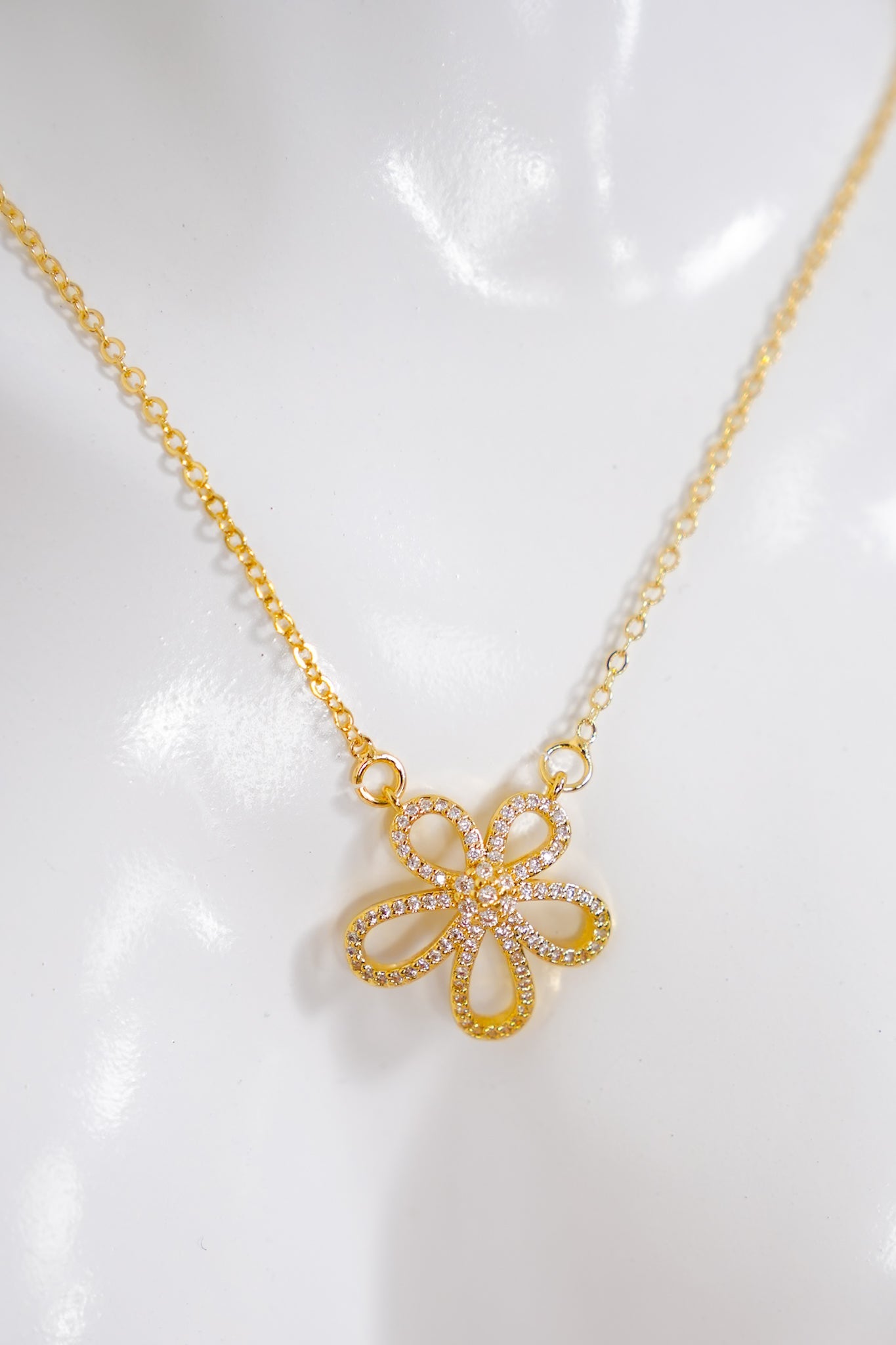 Treasure Jewels Flower Power Necklace