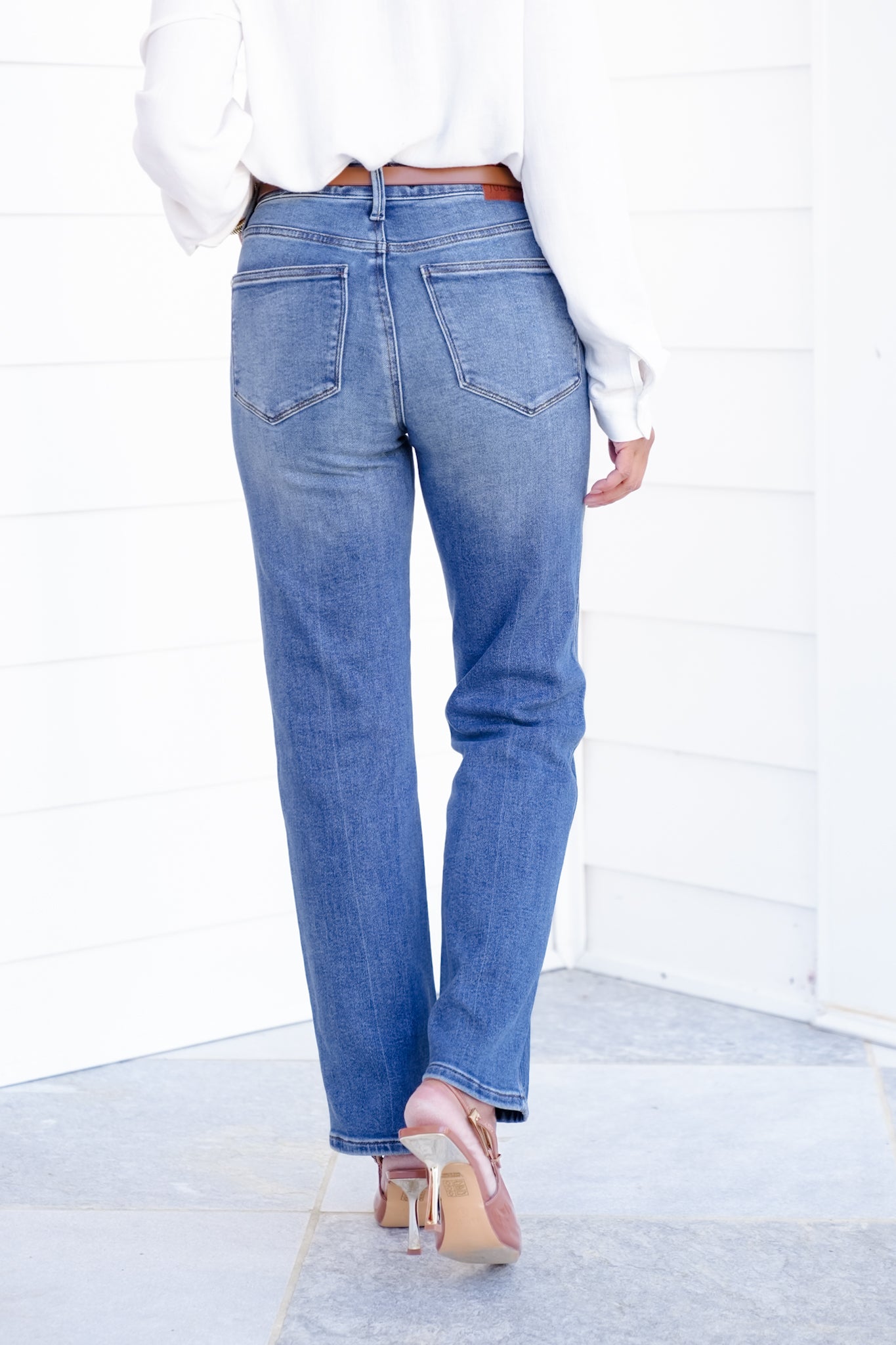 Judy Blue Mid Rise Medium Wash Button Fly Rigid Magic Slim Straight Leg Jeans