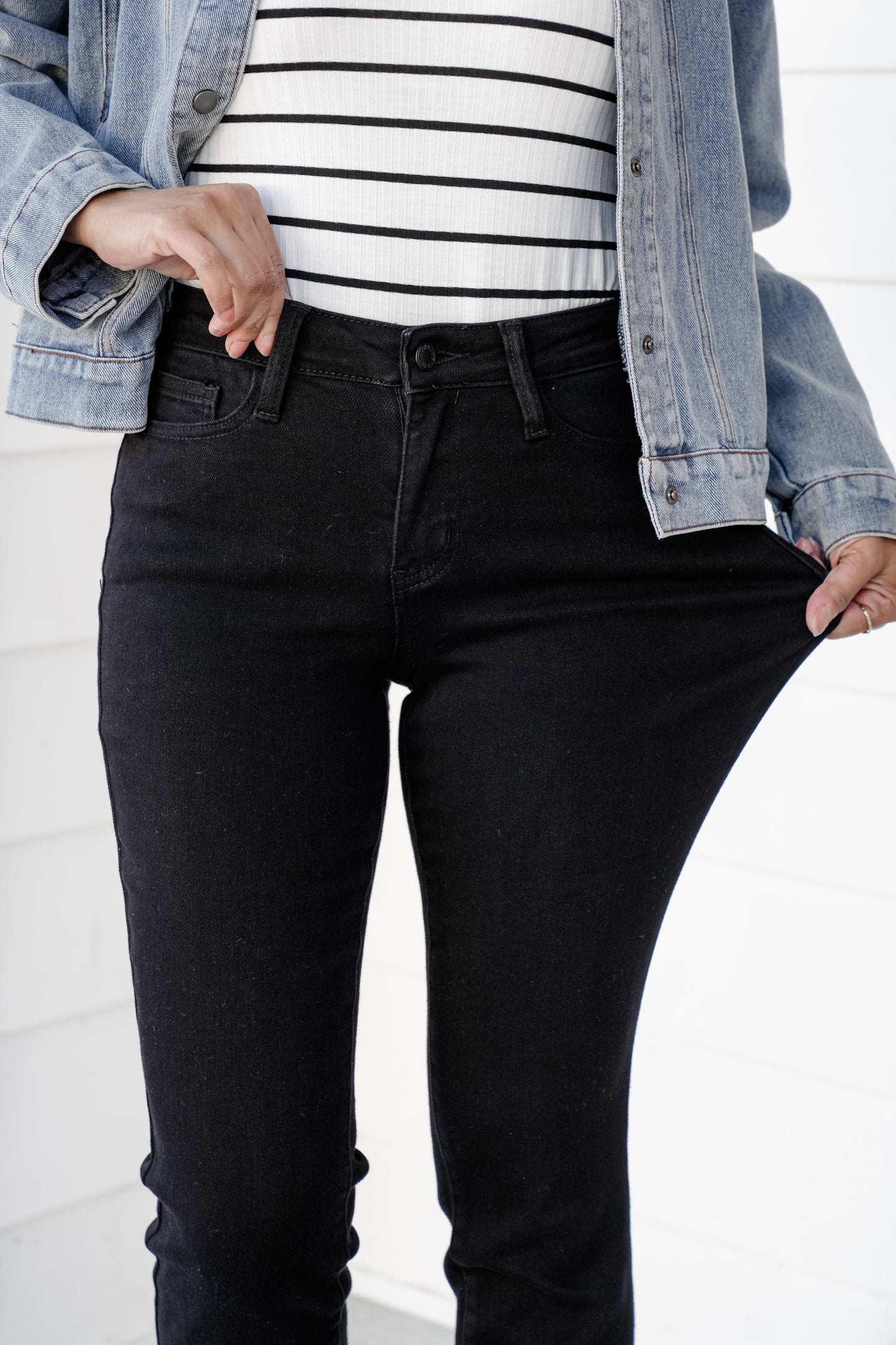 Judy Blue Black Beauty Mid Rise Black Non distressed Slim Fit Jeans