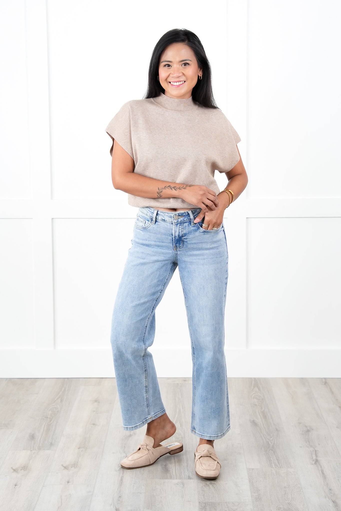 Vervet Mid Rise Light Wash Dad Jeans