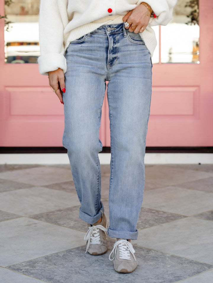 Judy Blue Mid Rise Light Wash Billie Boyfriend Jeans