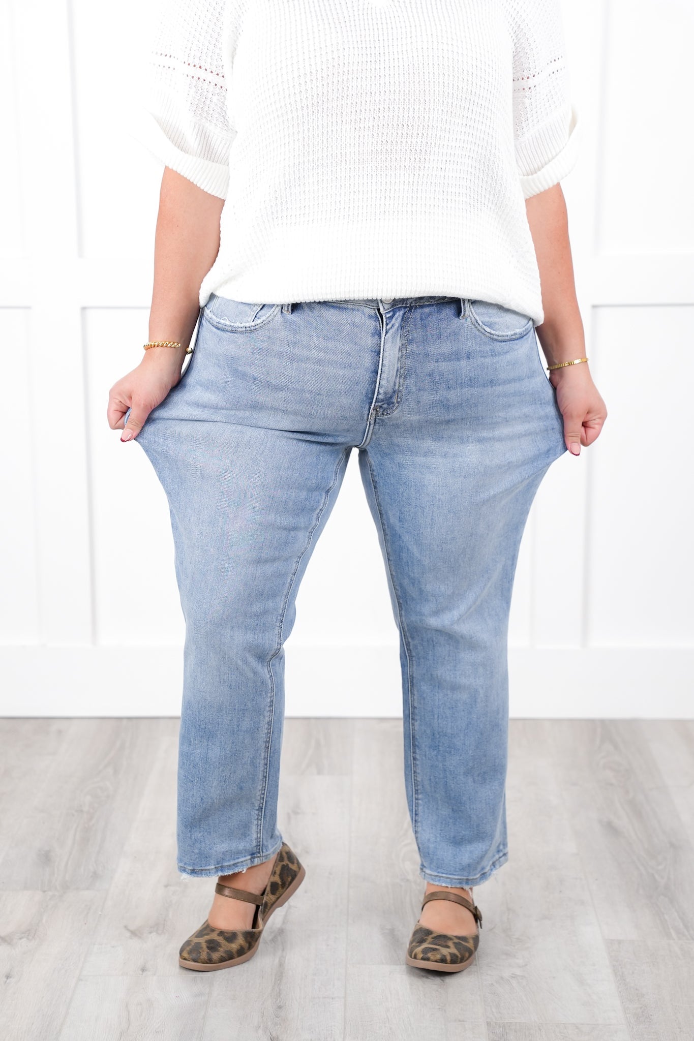 Lovervet High Rise Light Wash Cropped Straight Leg Jeans