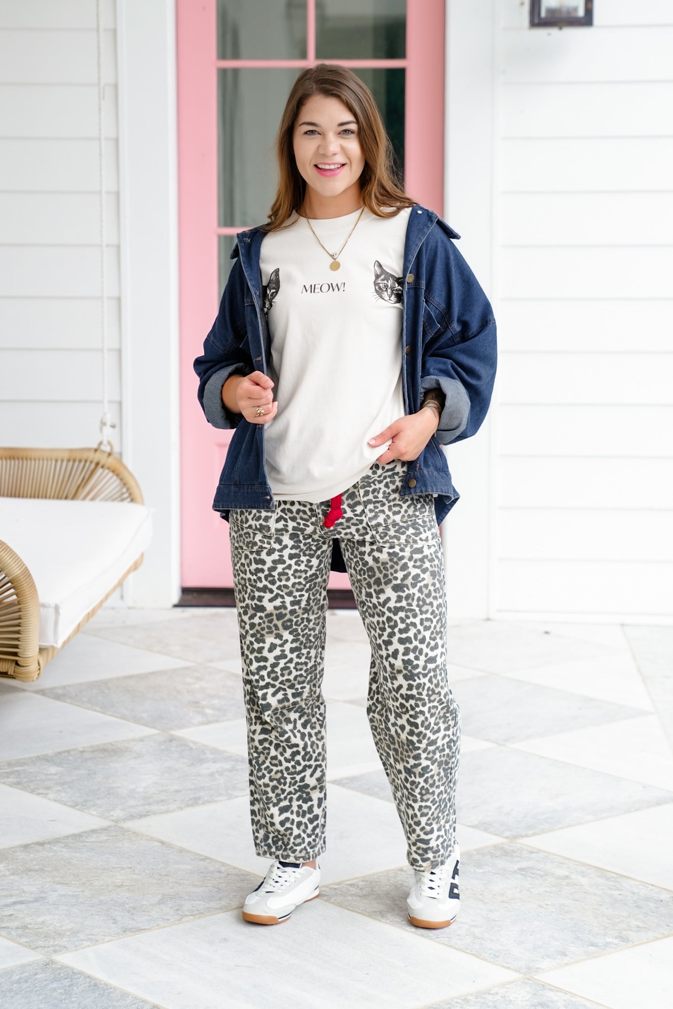 Plus/Reg Short Sleeve Cat Face "Meow" Graphic Top