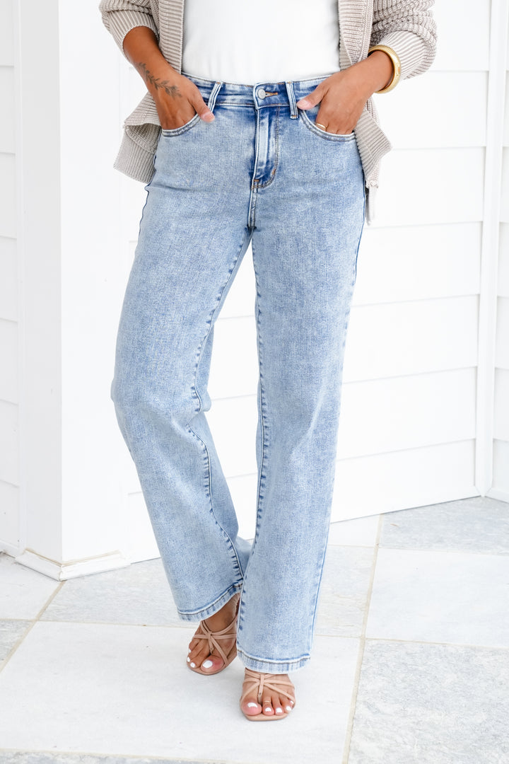 Judy Blue High Rise Light Stone Wash Straight Fit Jeans